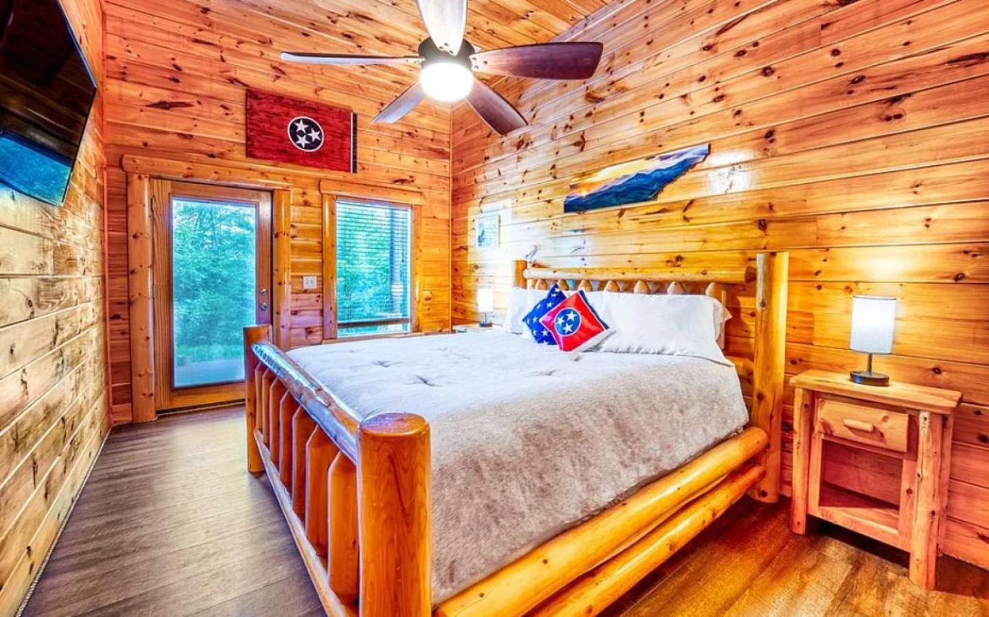 Sawmill Lodge: Hot Tub, Theater, Putt Putt & Views