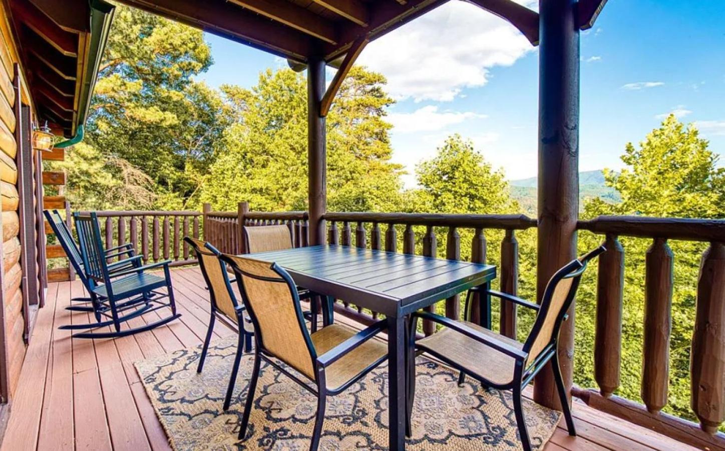 Sawmill Lodge: Hot Tub, Theater, Putt Putt & Views