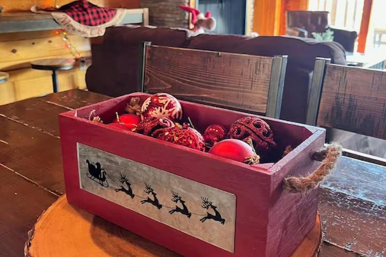 Sawmill Lodge: Hot Tub, Theater, Putt Putt & Views