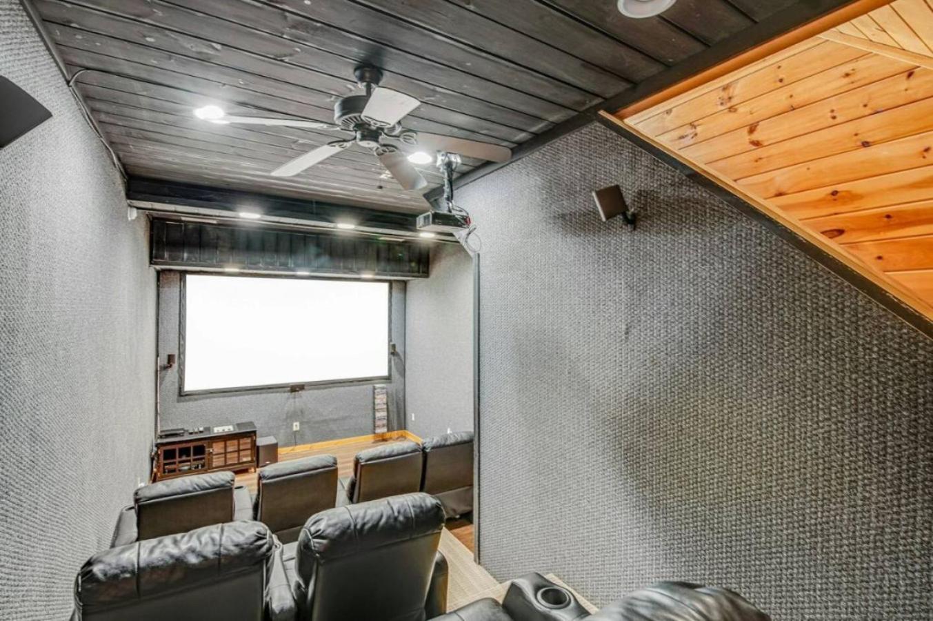 Sawmill Lodge: Hot Tub, Theater, Putt Putt & Views
