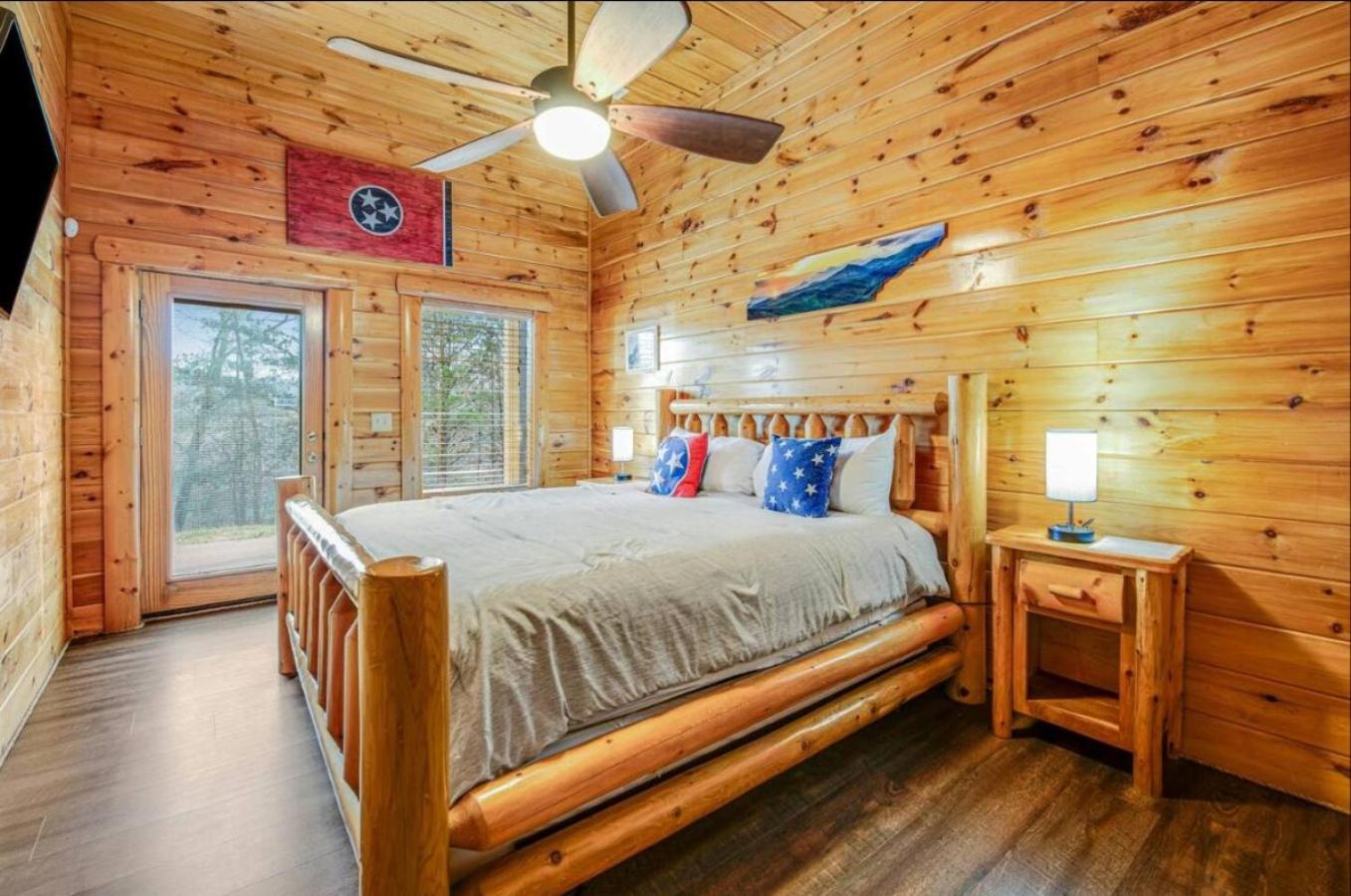 Sawmill Lodge: Hot Tub, Theater, Putt Putt & Views