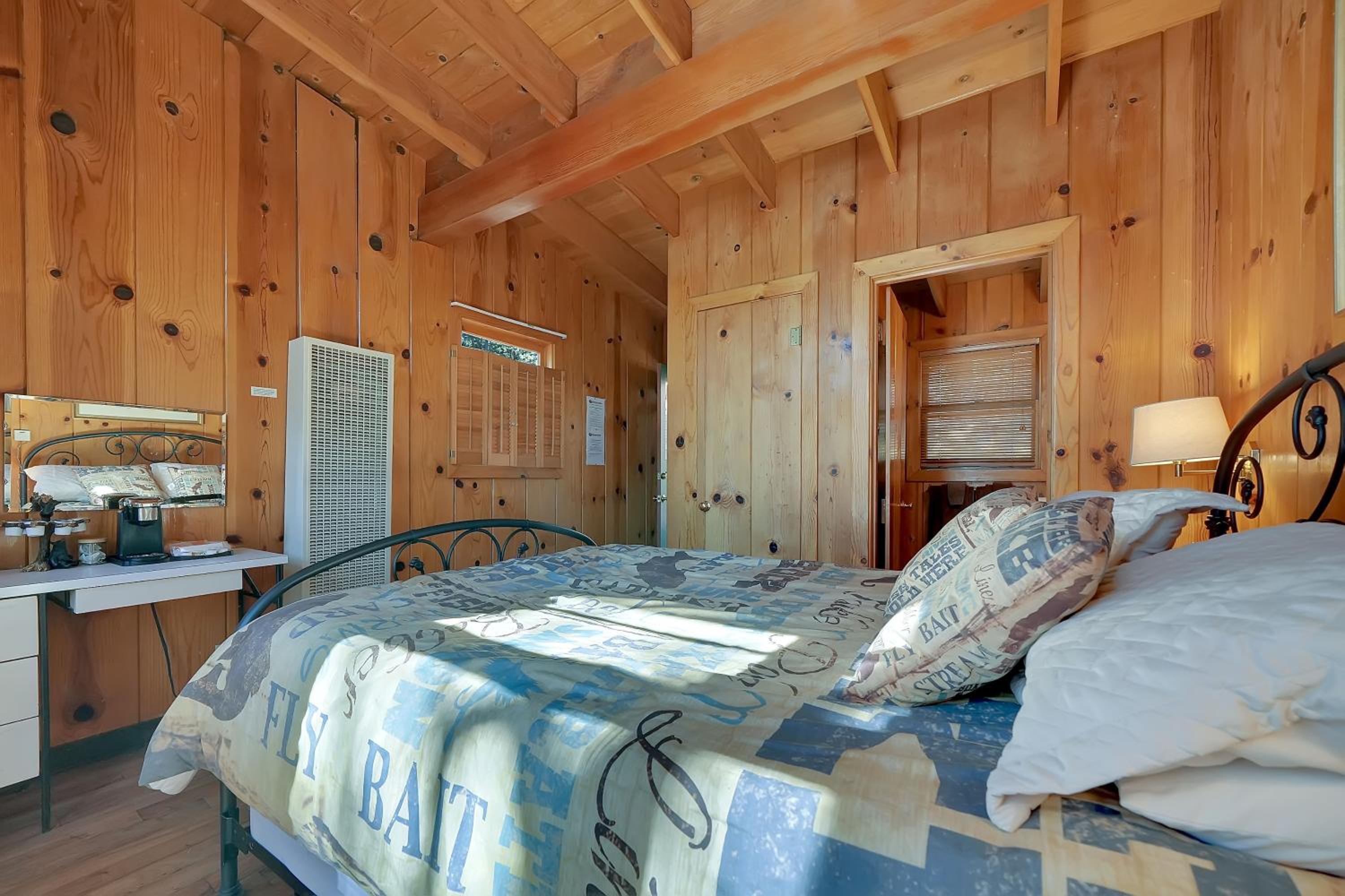 Kit Carson Lodge