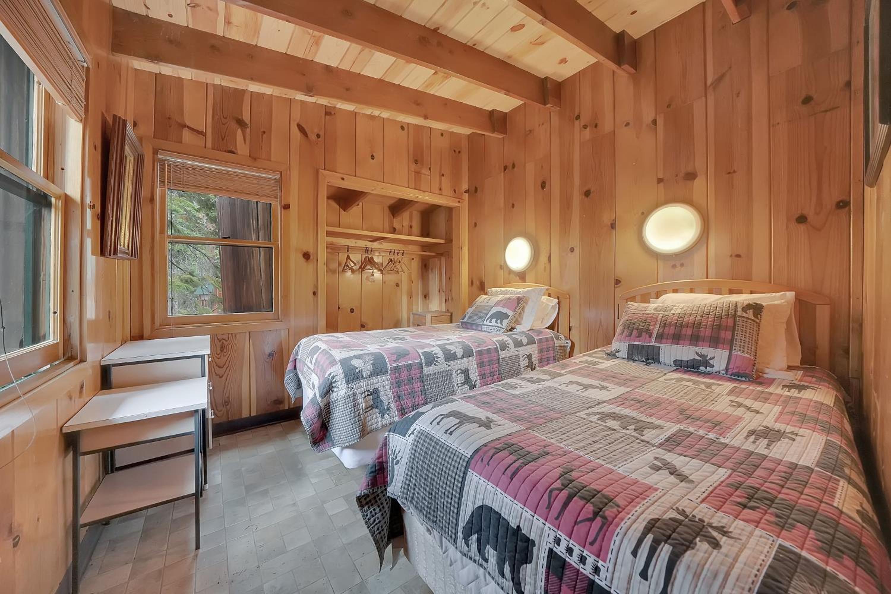 Kit Carson Lodge