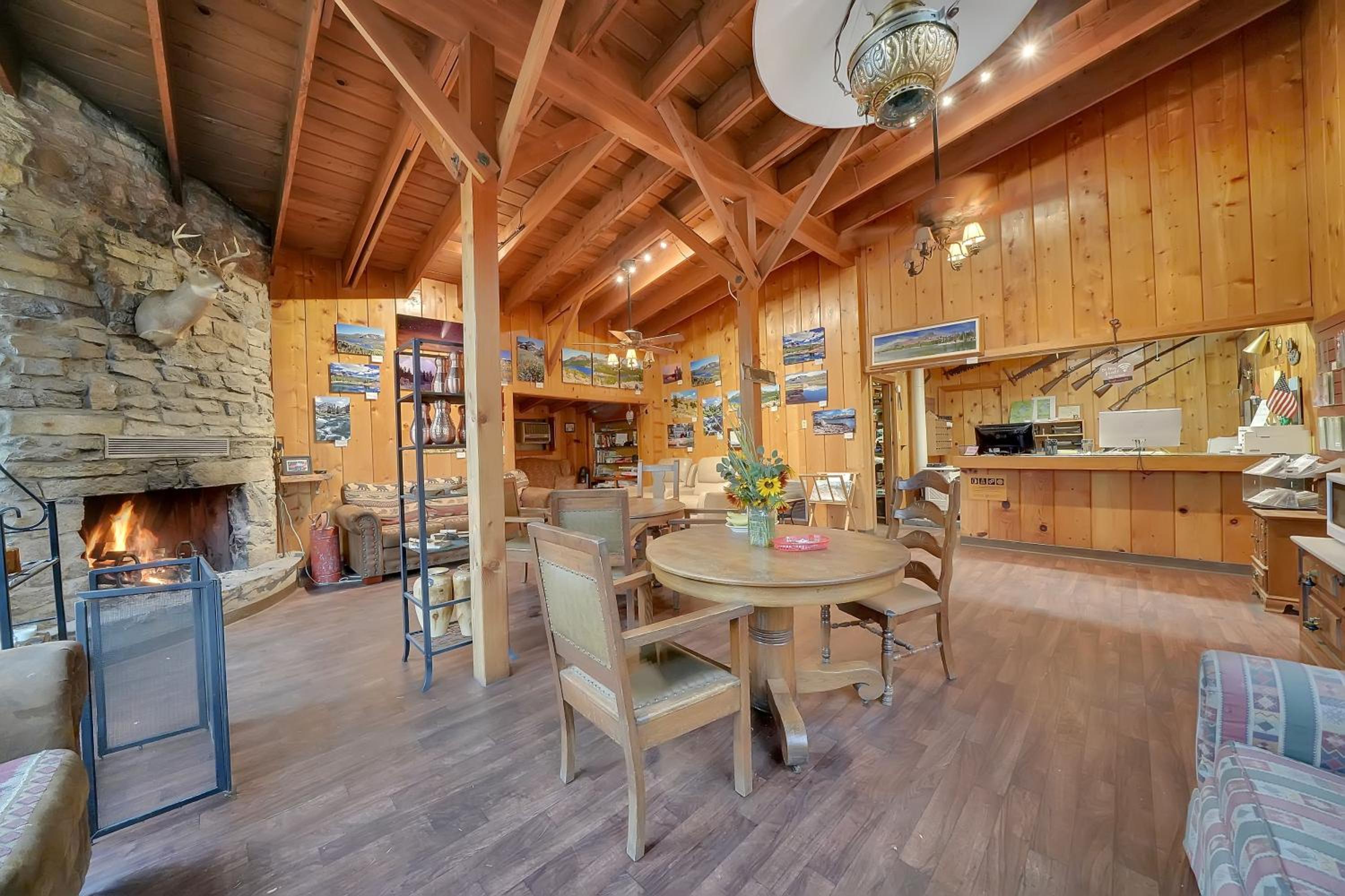 Kit Carson Lodge