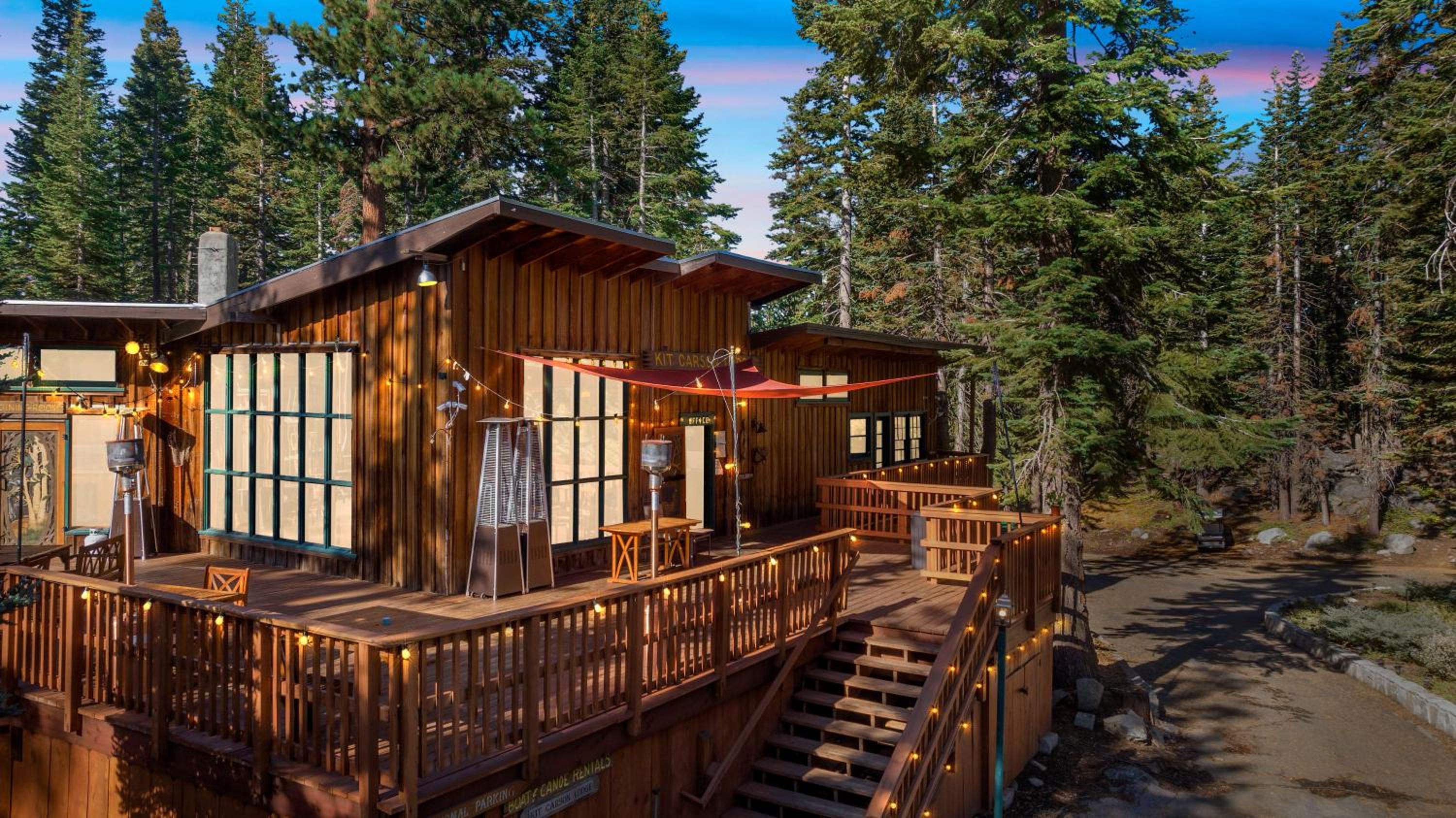 Kit Carson Lodge