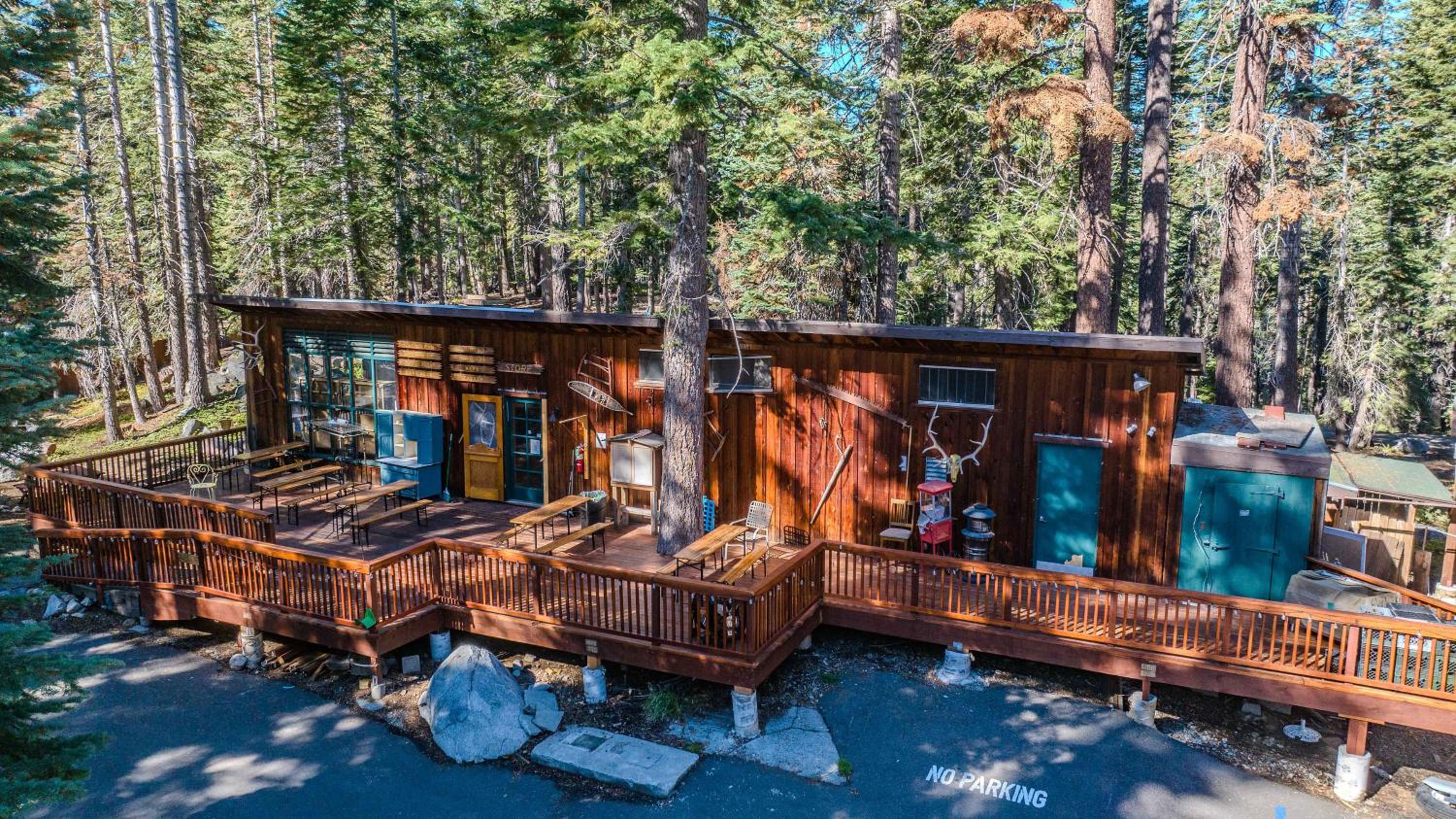 Kit Carson Lodge
