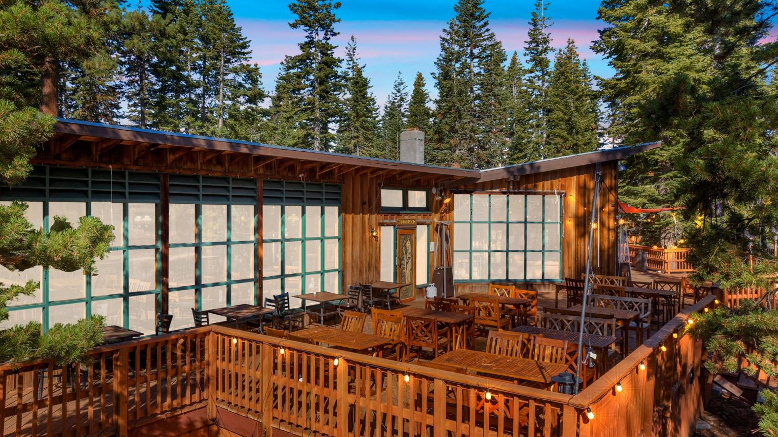 Kit Carson Lodge