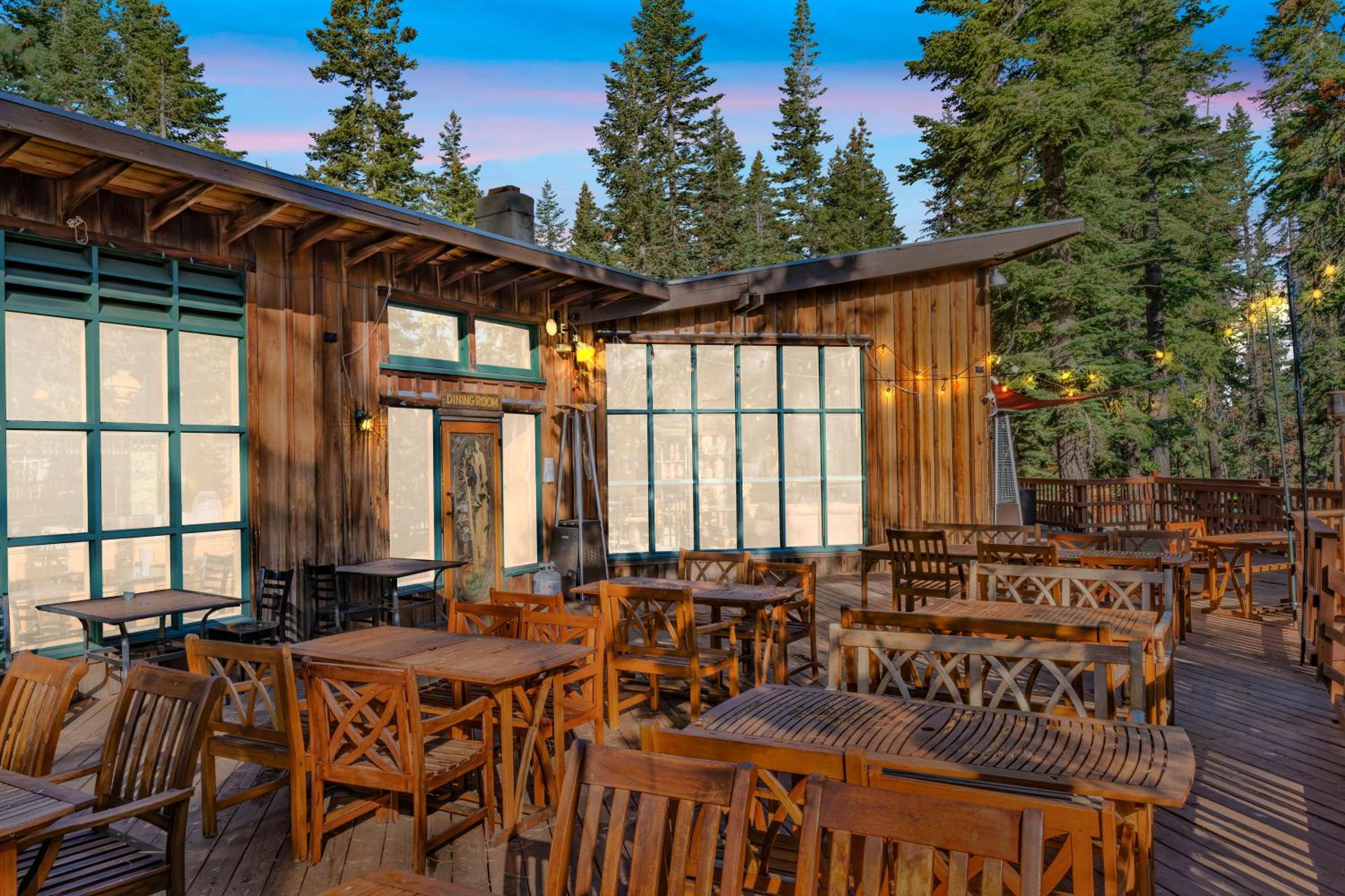 Kit Carson Lodge