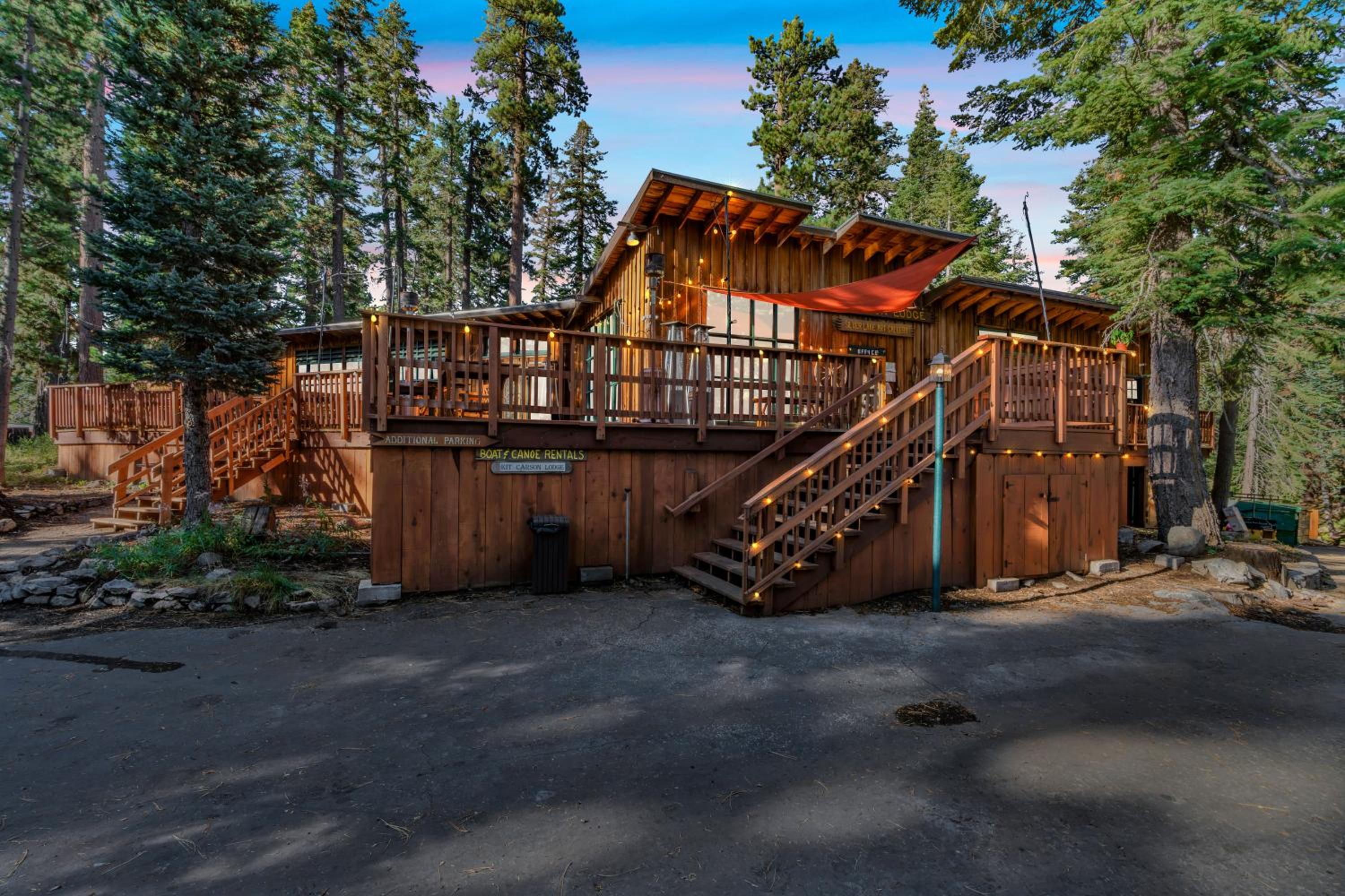 Kit Carson Lodge