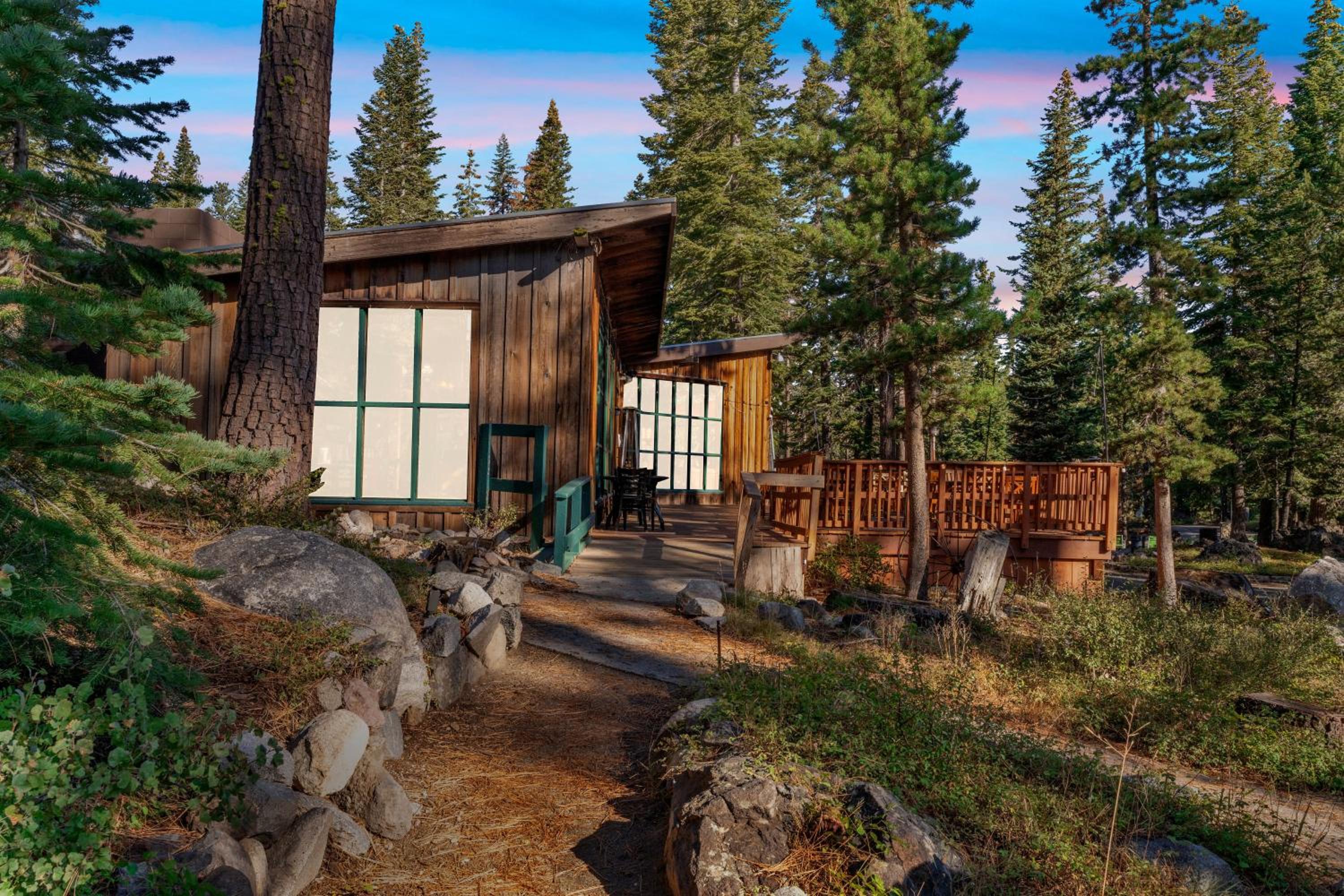 Kit Carson Lodge