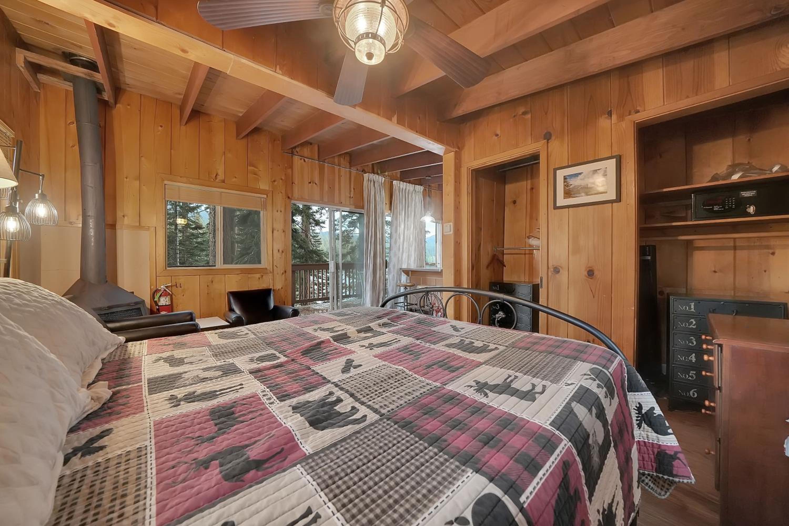 Kit Carson Lodge