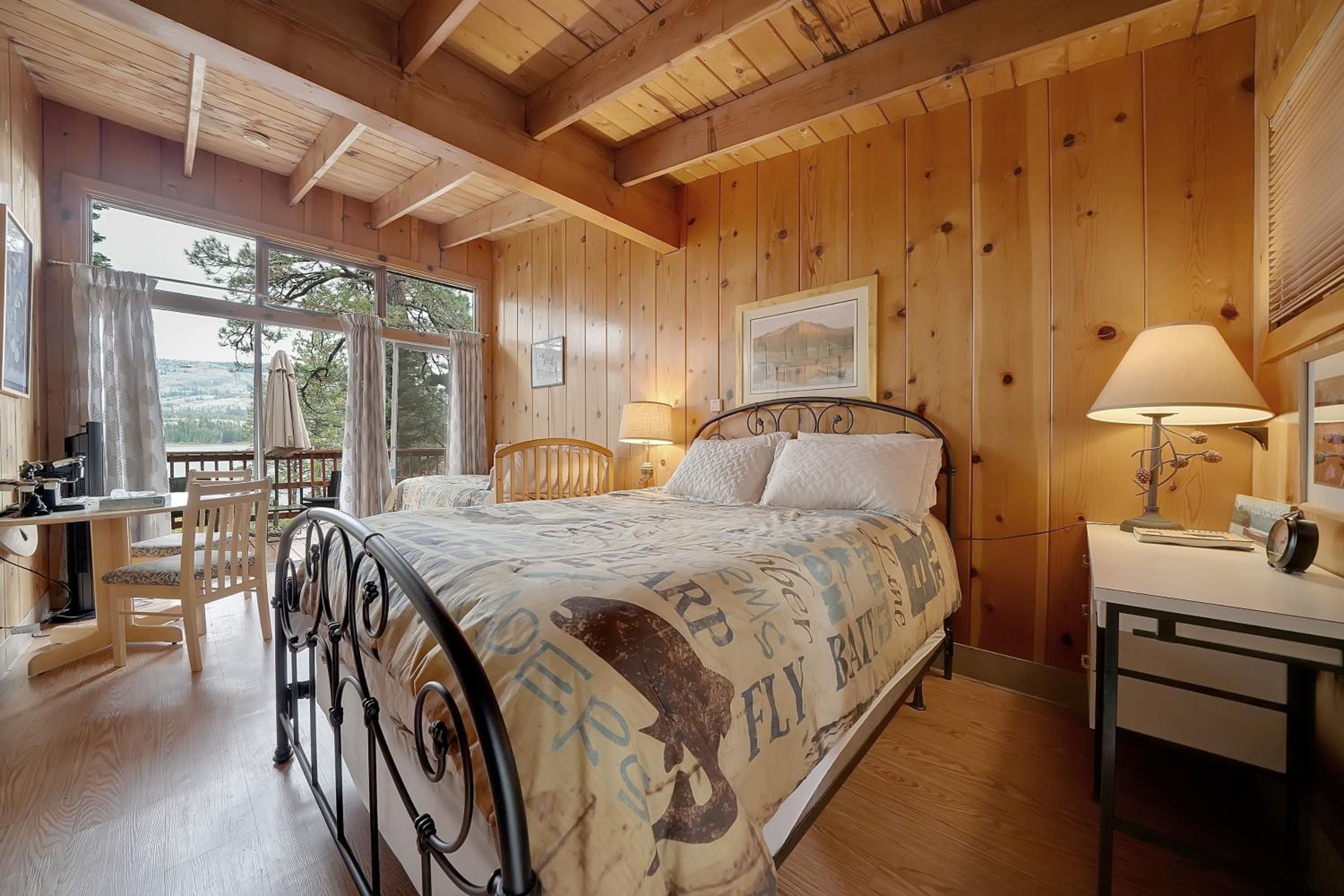 Kit Carson Lodge