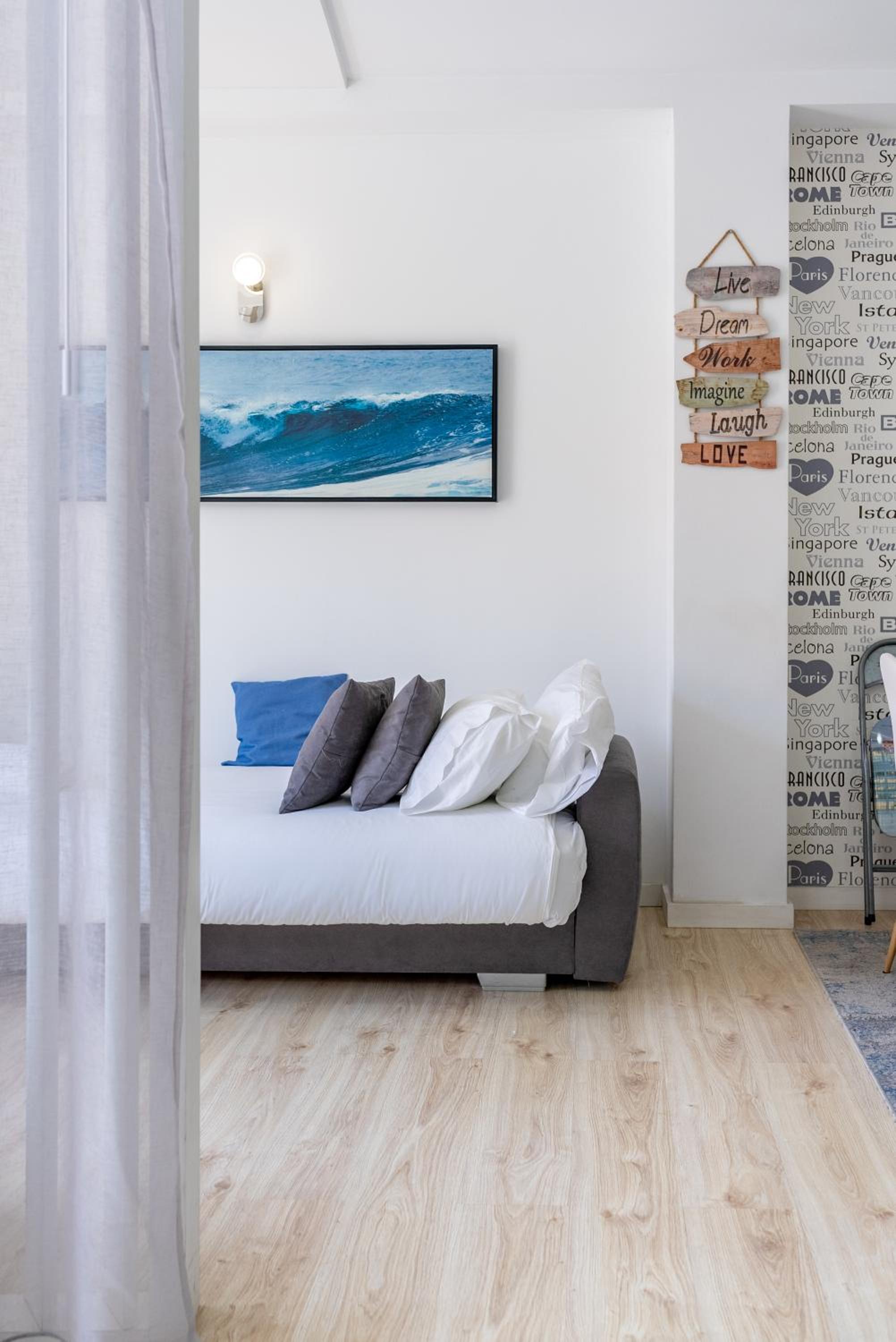 Happy's Apartments
