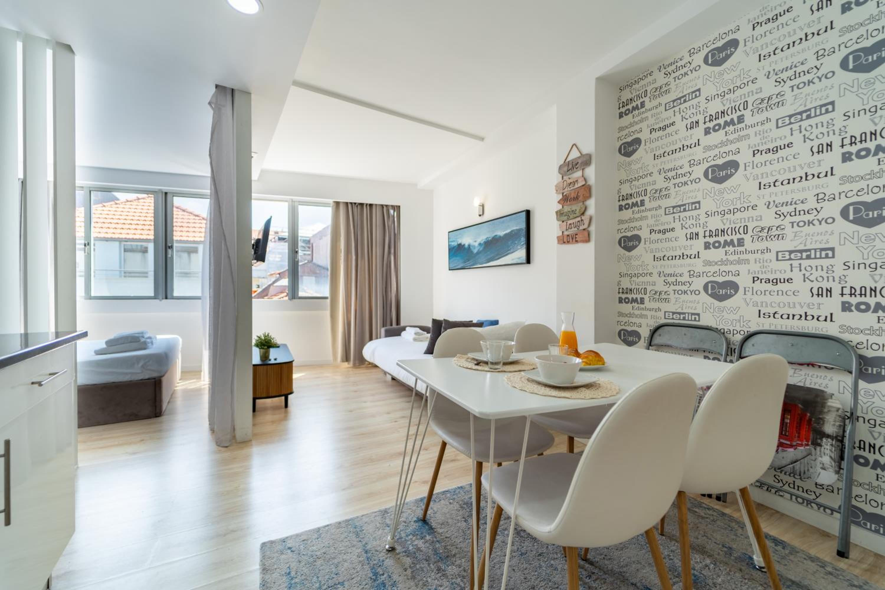 Happy's Apartments