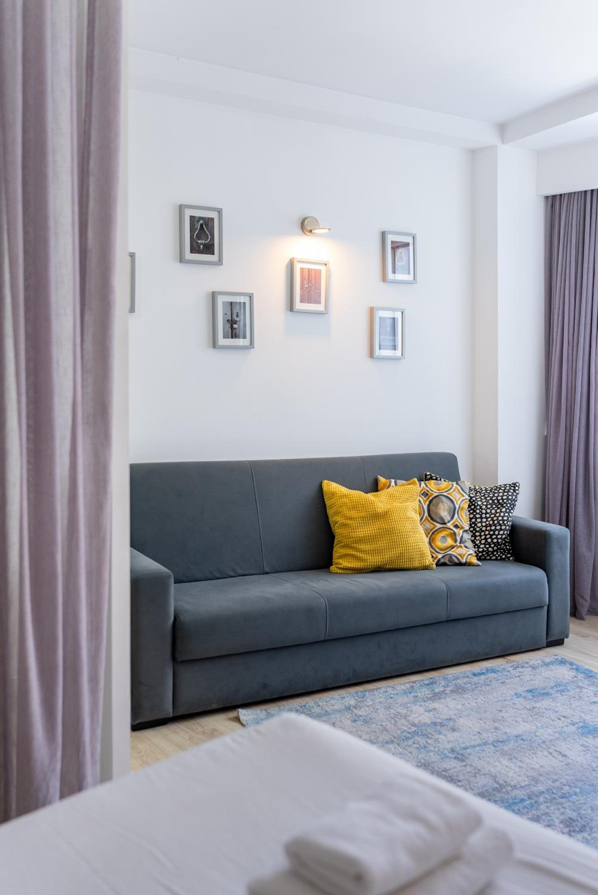 Happy's Apartments