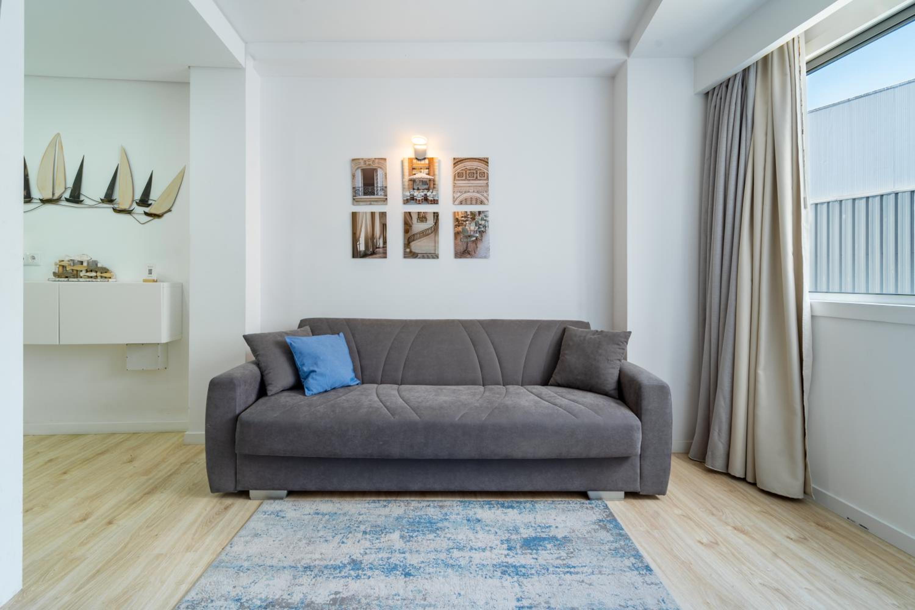 Happy's Apartments