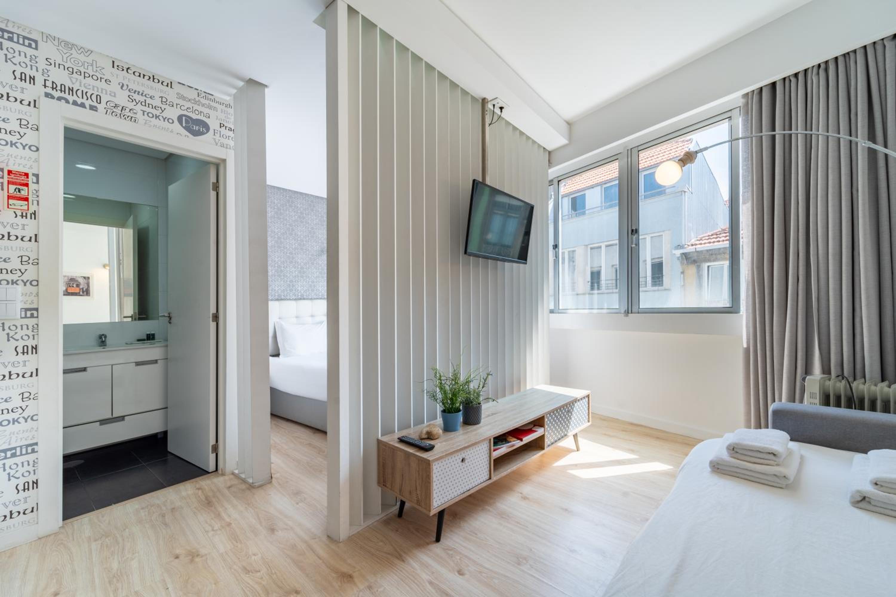 Happy's Apartments
