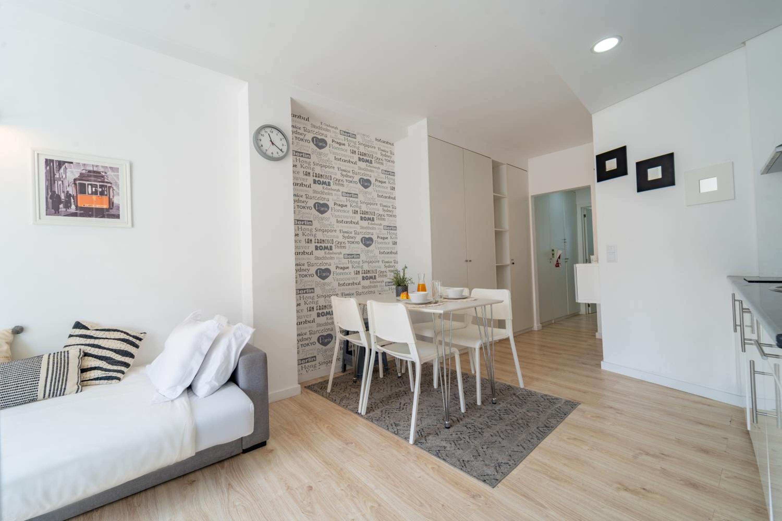 Happy's Apartments