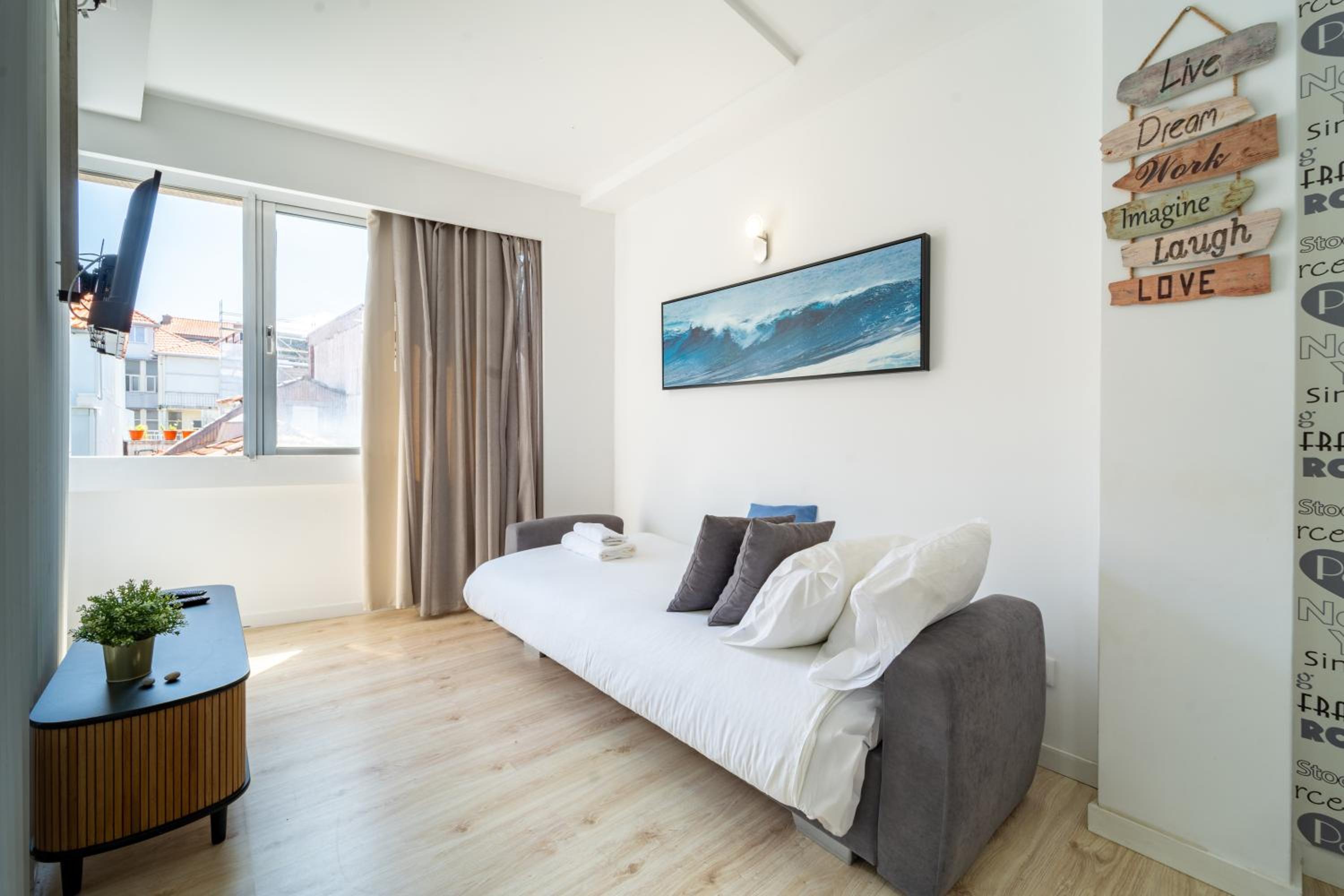 Happy's Apartments