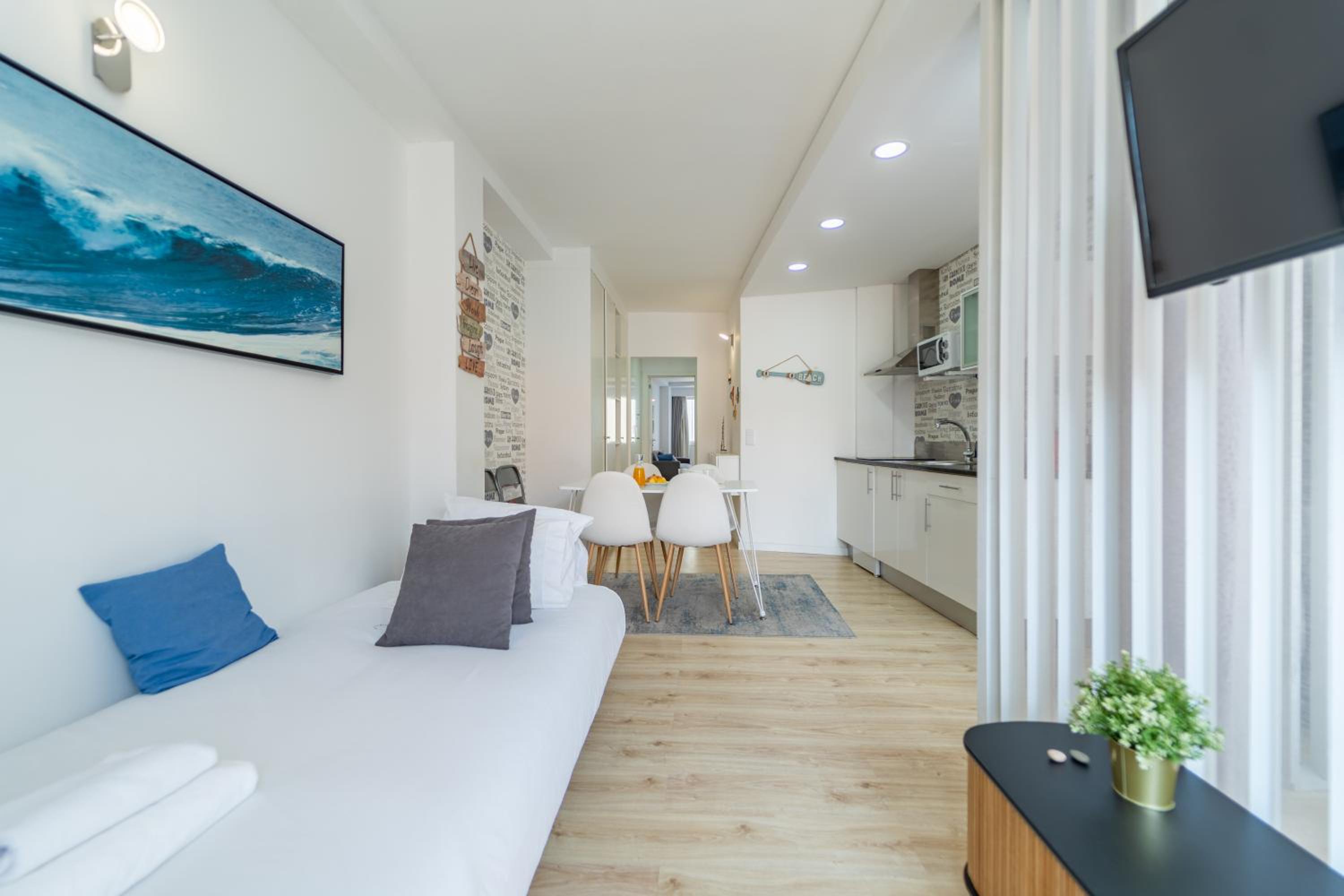 Happy's Apartments