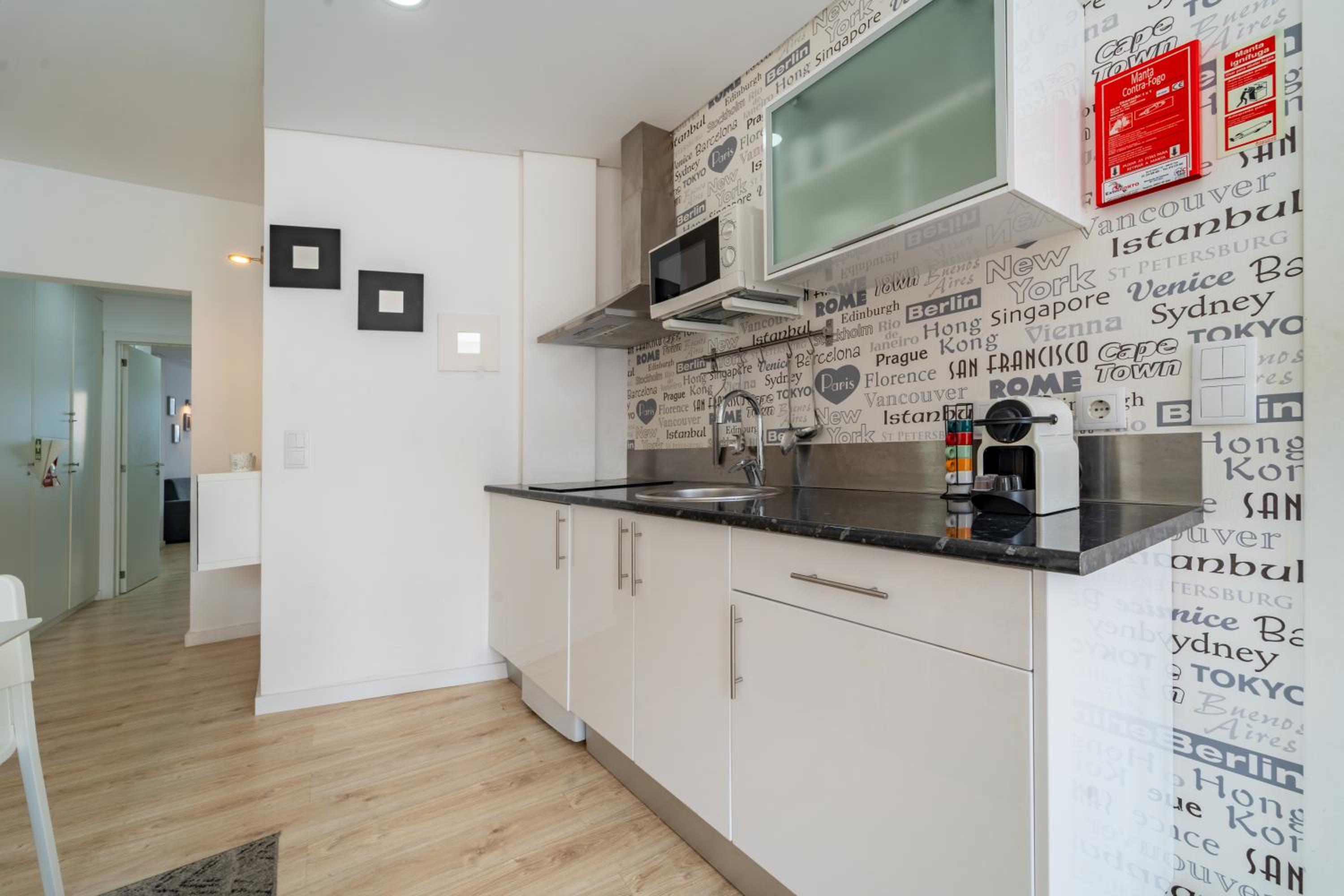Happy's Apartments