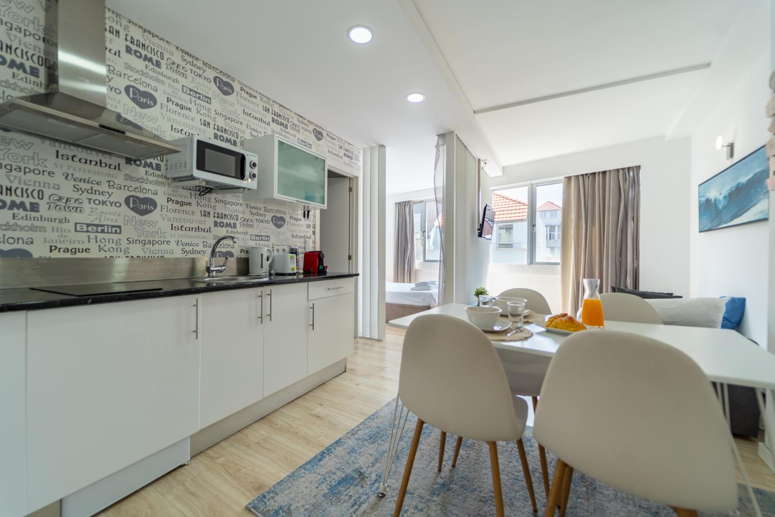 Happy's Apartments