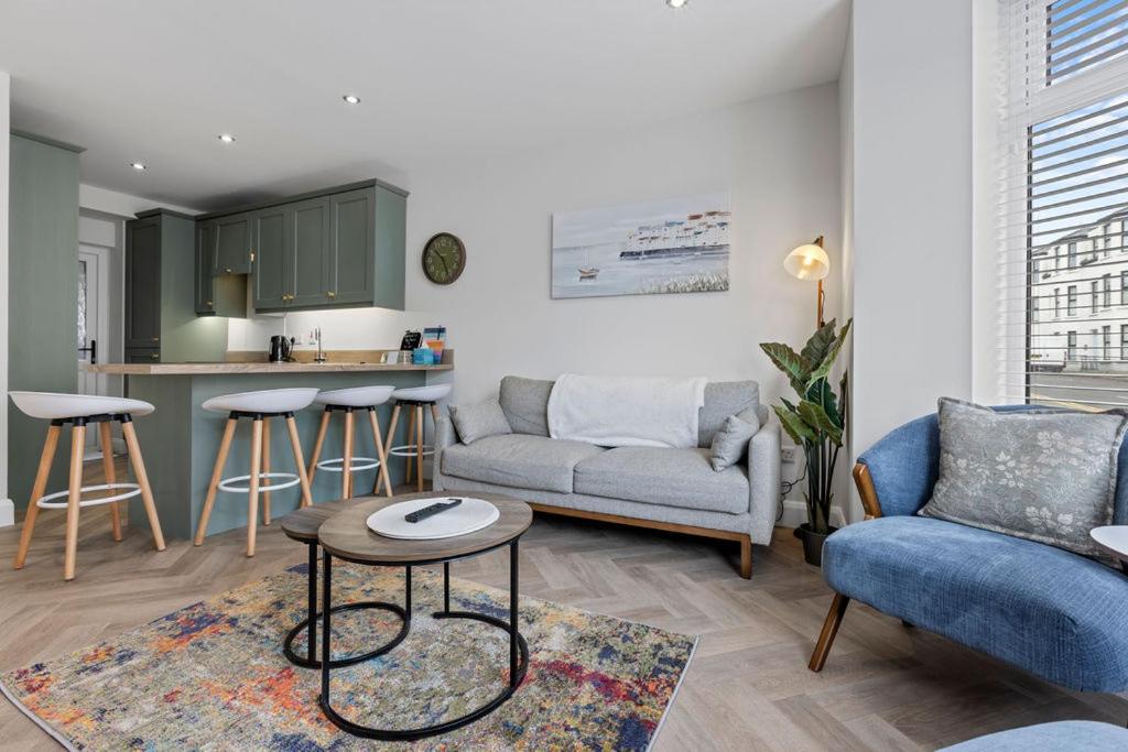 Roe Retreat by the sea