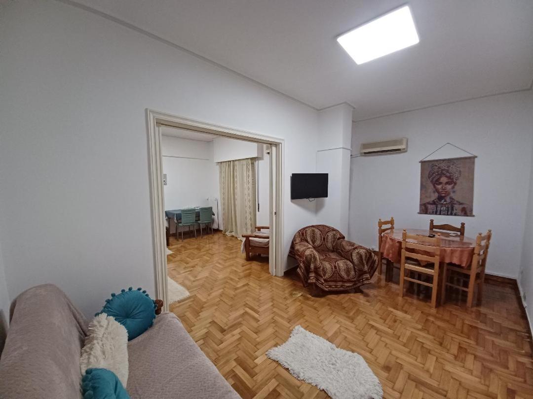 Spacious Apartment 2 minutes from Omonoia Metro