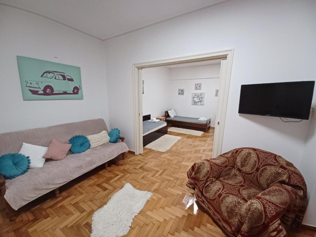 Spacious Apartment 2 minutes from Omonoia Metro