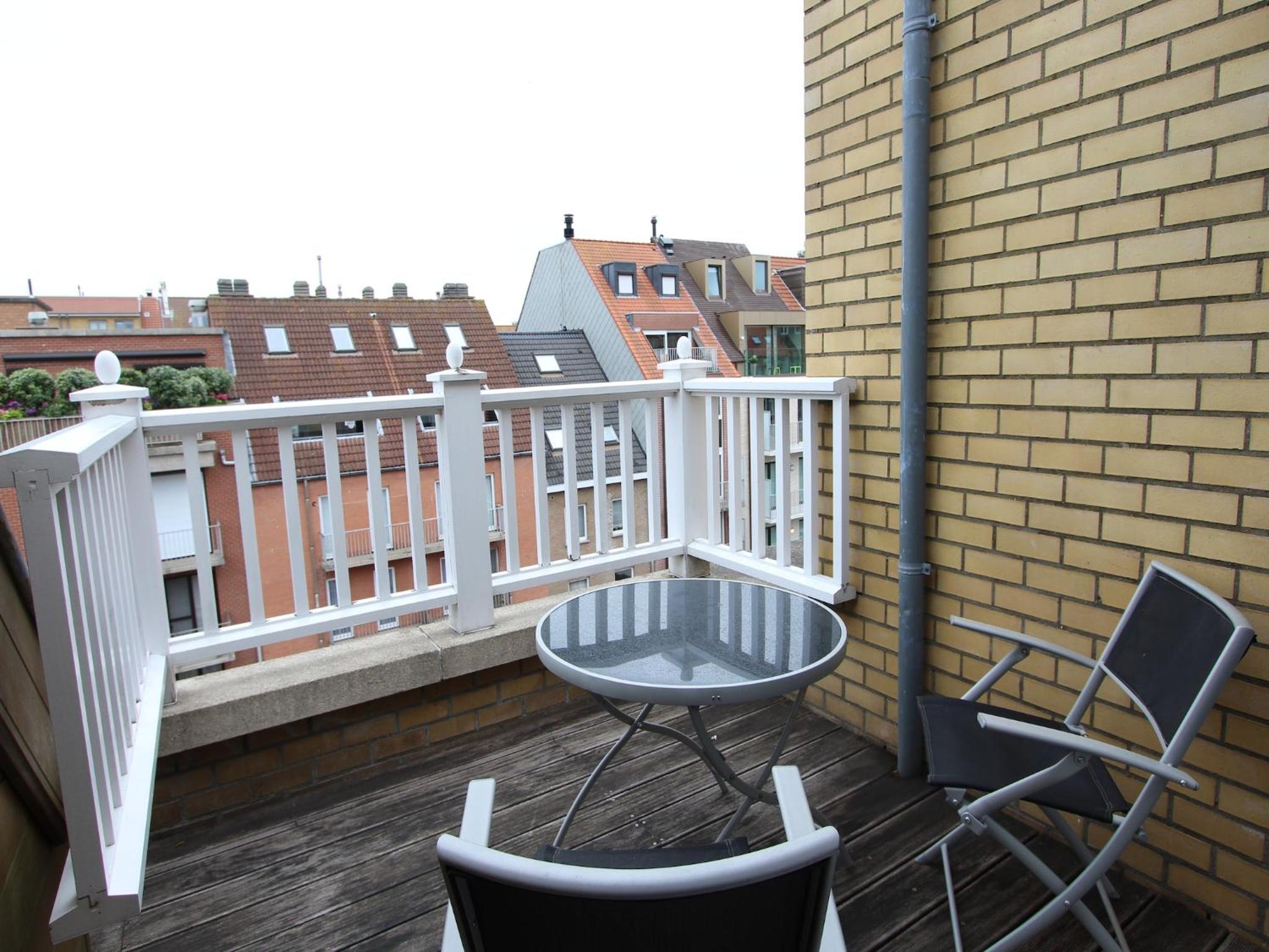 Duplex in Knokke near North Sea Beach