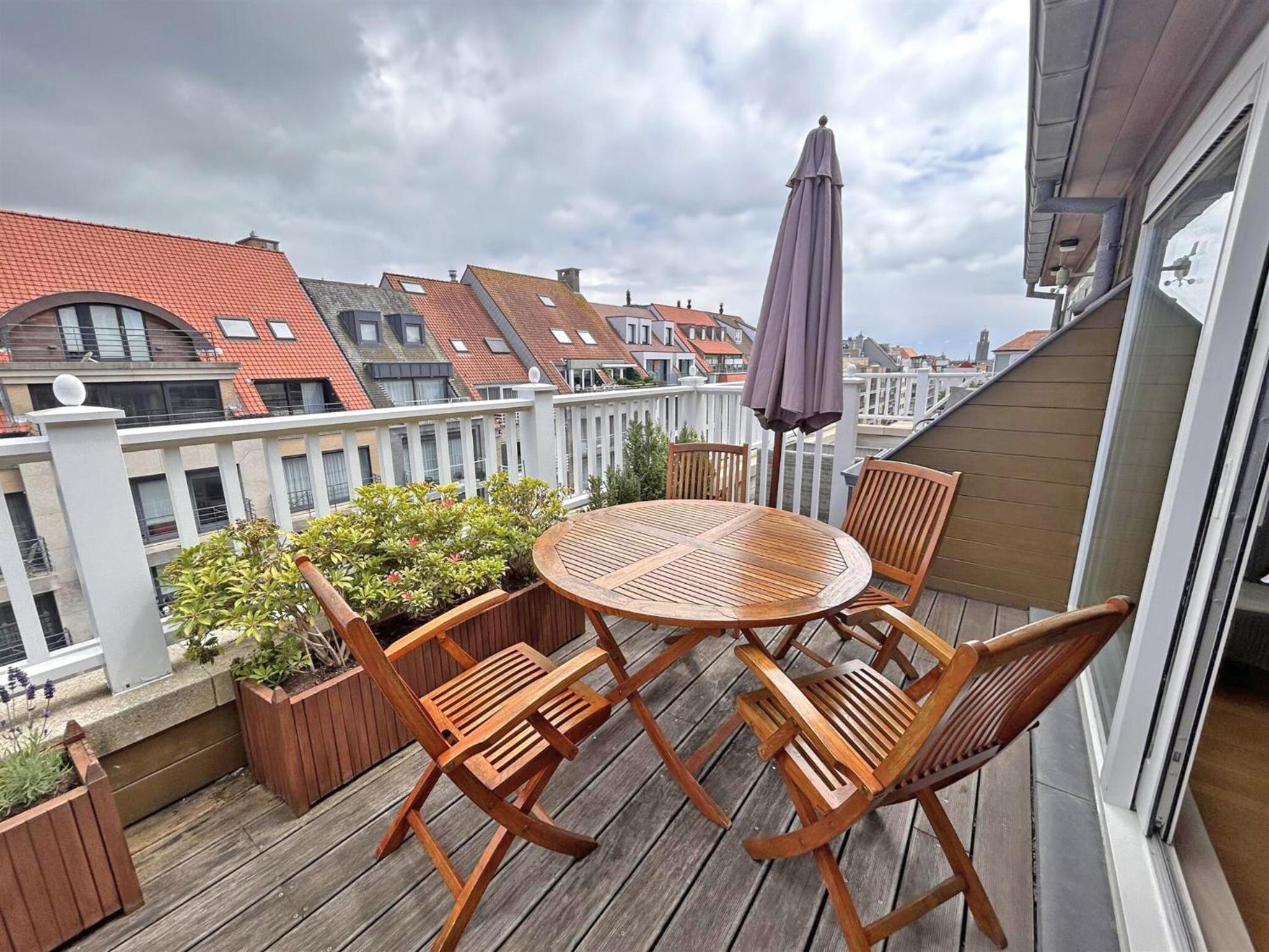 Duplex in Knokke near North Sea Beach