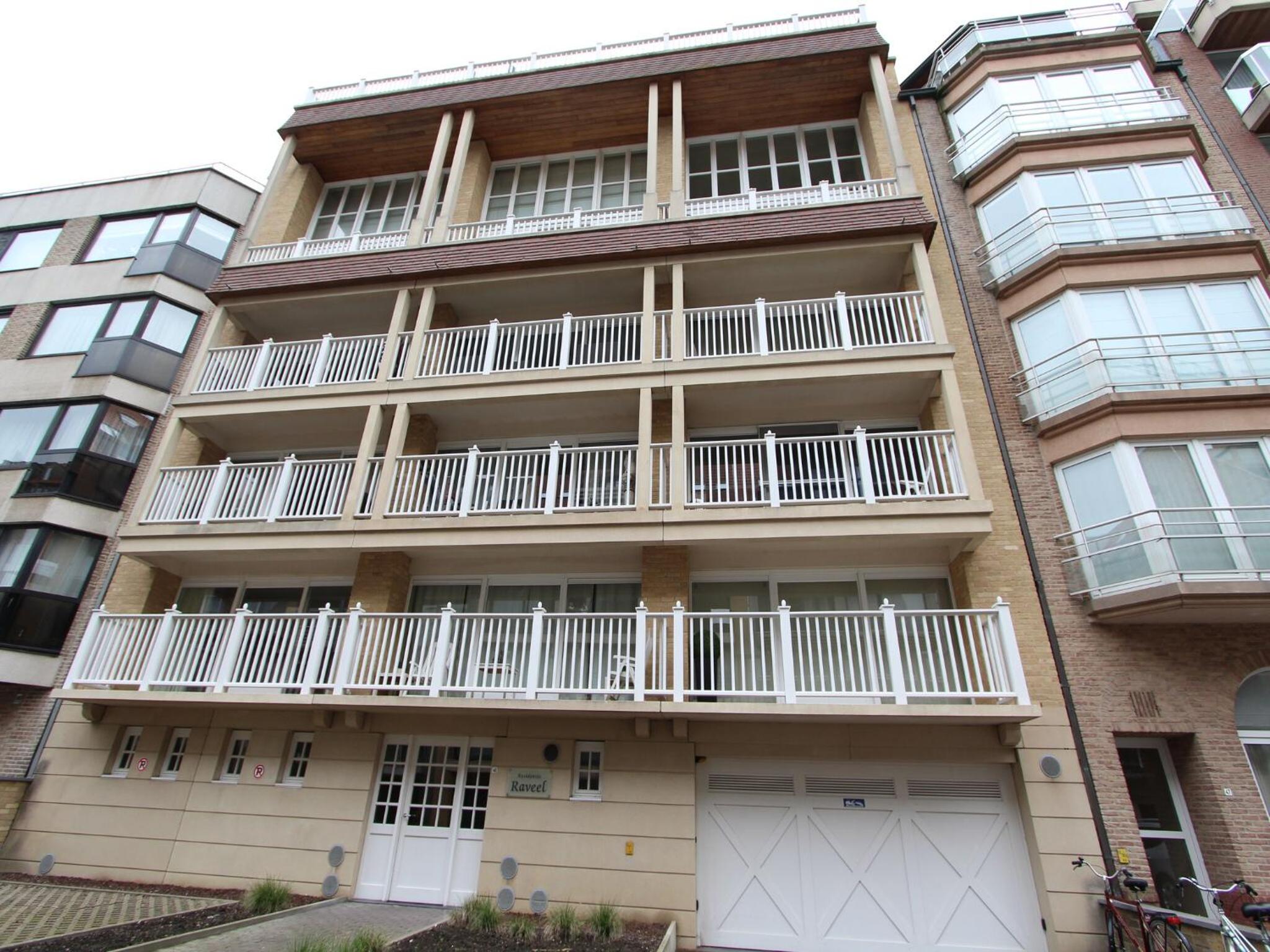 Duplex in Knokke near North Sea Beach