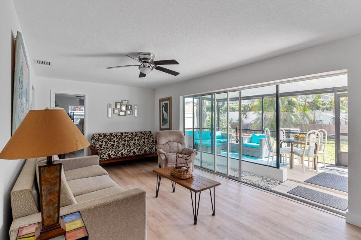 Largo, Fl Heated Pool 8 Beds 1 Mile to Beach Pets