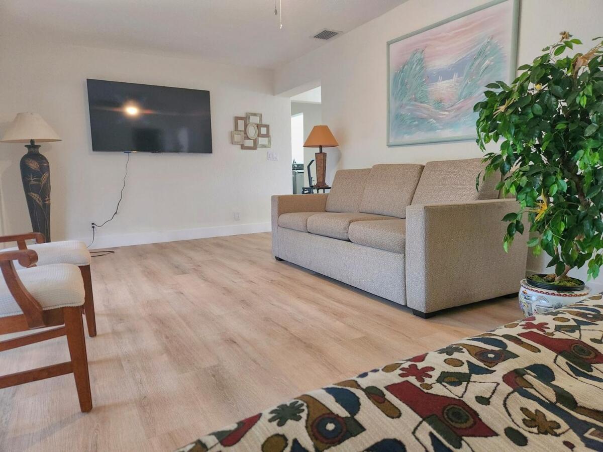 Largo, Fl Heated Pool 8 Beds 1 Mile to Beach Pets