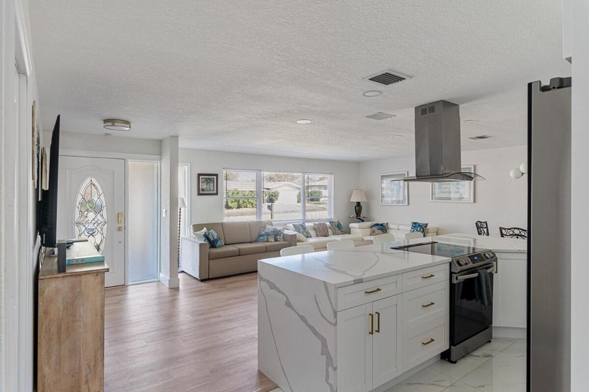 Largo, Fl Heated Pool 8 Beds 1 Mile to Beach Pets