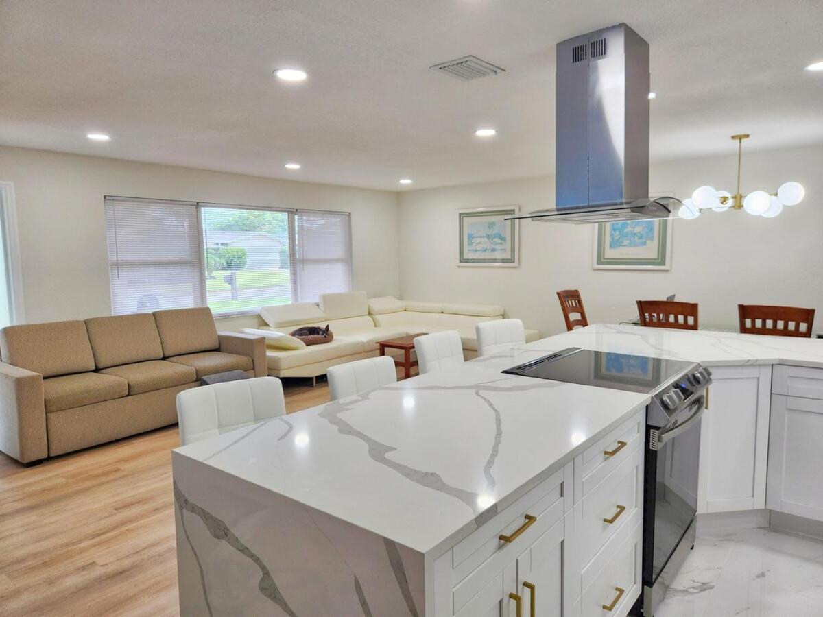 Largo, Fl Heated Pool 8 Beds 1 Mile to Beach Pets