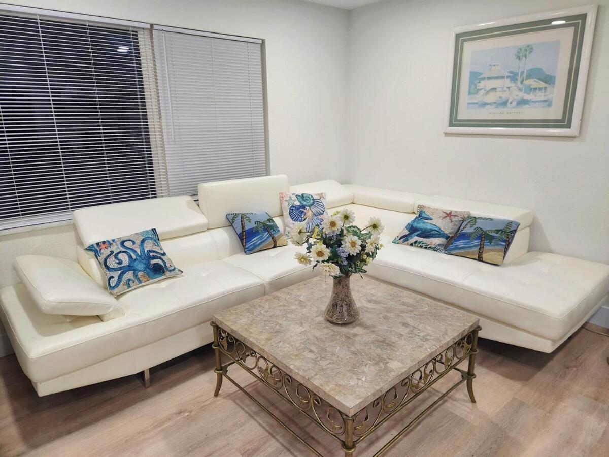 Largo, Fl Heated Pool 8 Beds 1 Mile to Beach Pets