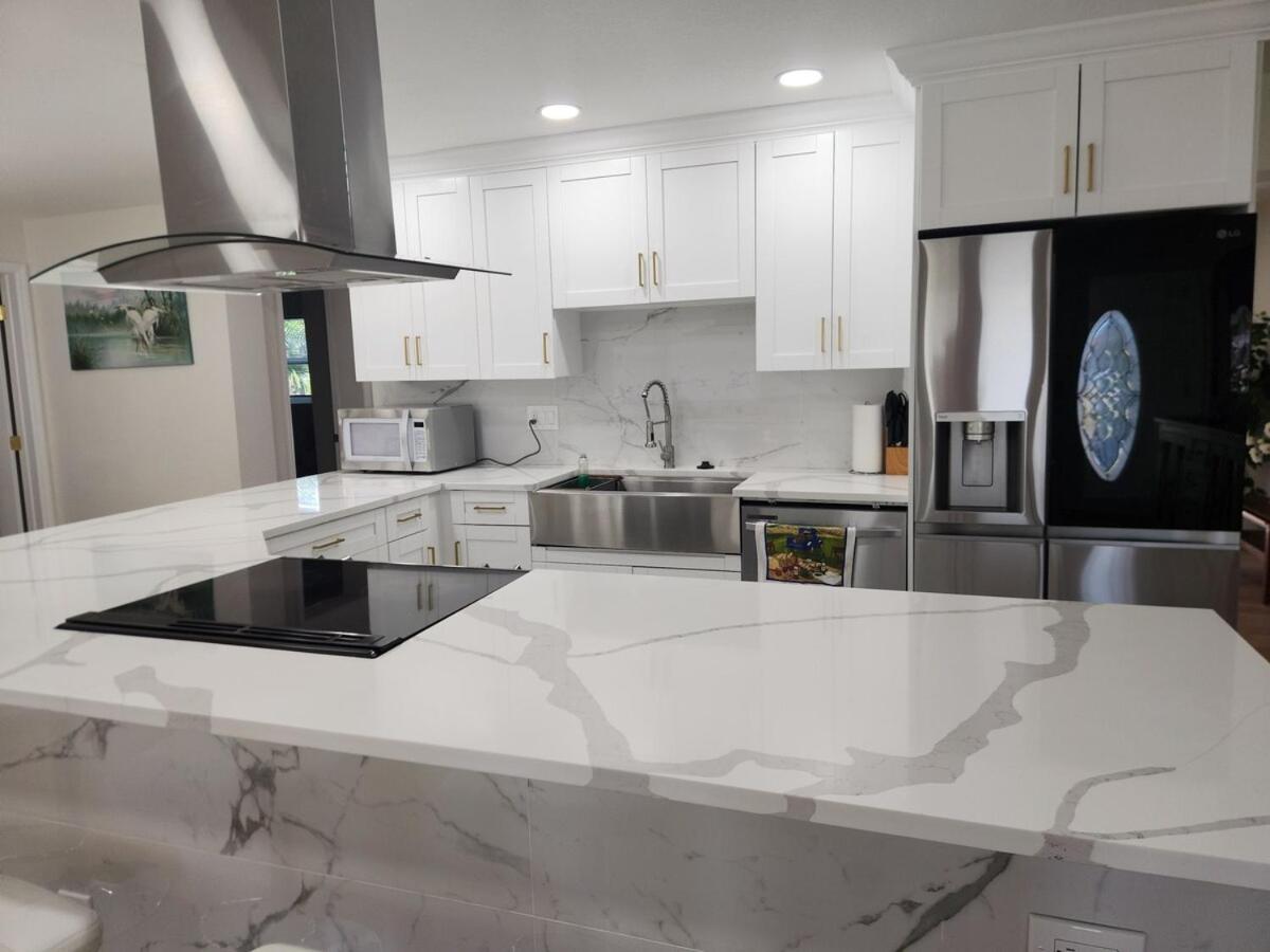 Largo, Fl Heated Pool 8 Beds 1 Mile to Beach Pets