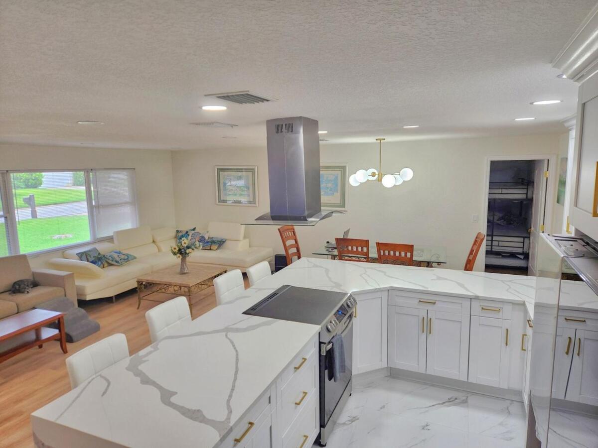 Largo, Fl Heated Pool 8 Beds 1 Mile to Beach Pets