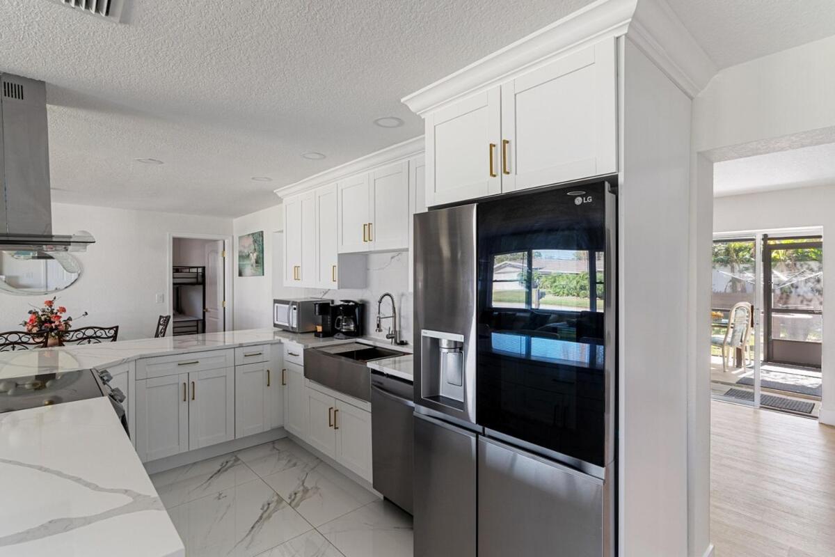 Largo, Fl Heated Pool 8 Beds 1 Mile to Beach Pets