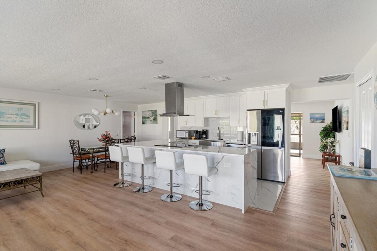 Largo, Fl Heated Pool 8 Beds 1 Mile to Beach Pets