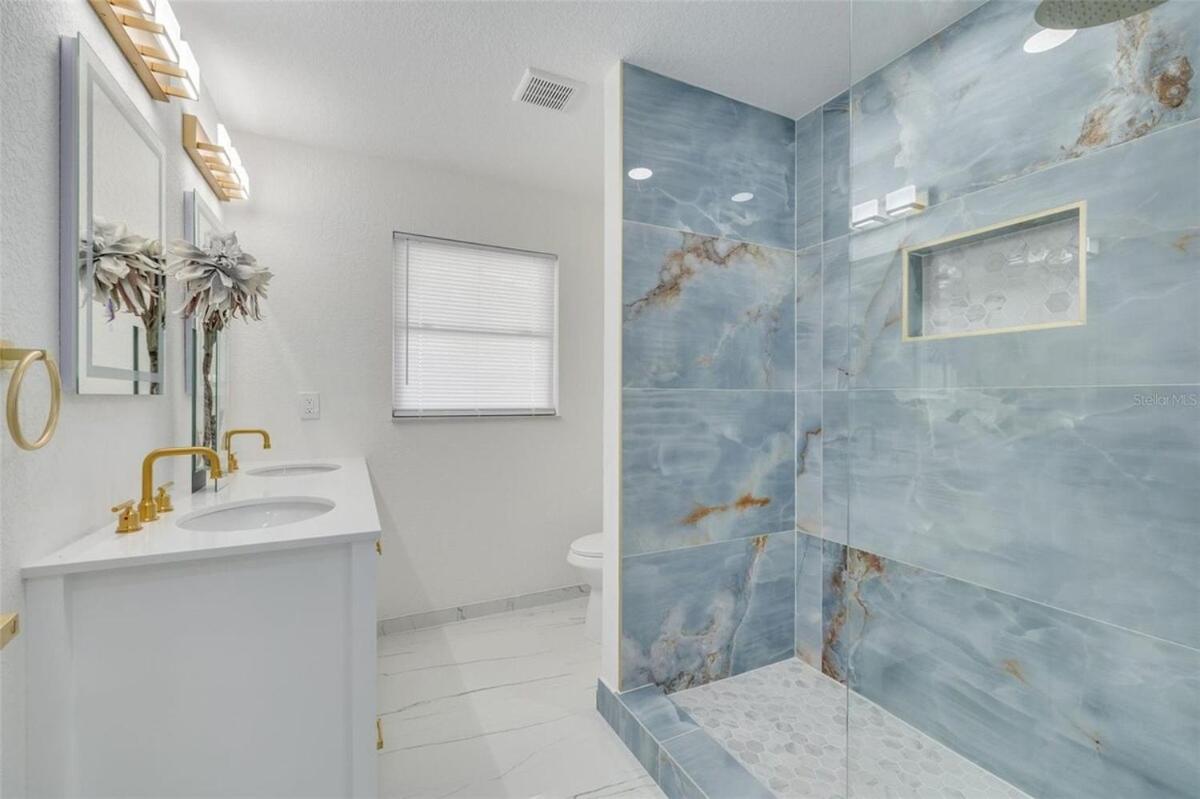 Largo, Fl Heated Pool 8 Beds 1 Mile to Beach Pets