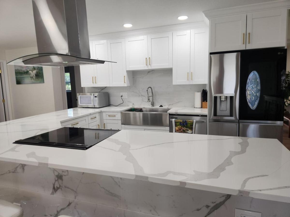 Largo, Fl Heated Pool 8 Beds 1 Mile to Beach Pets
