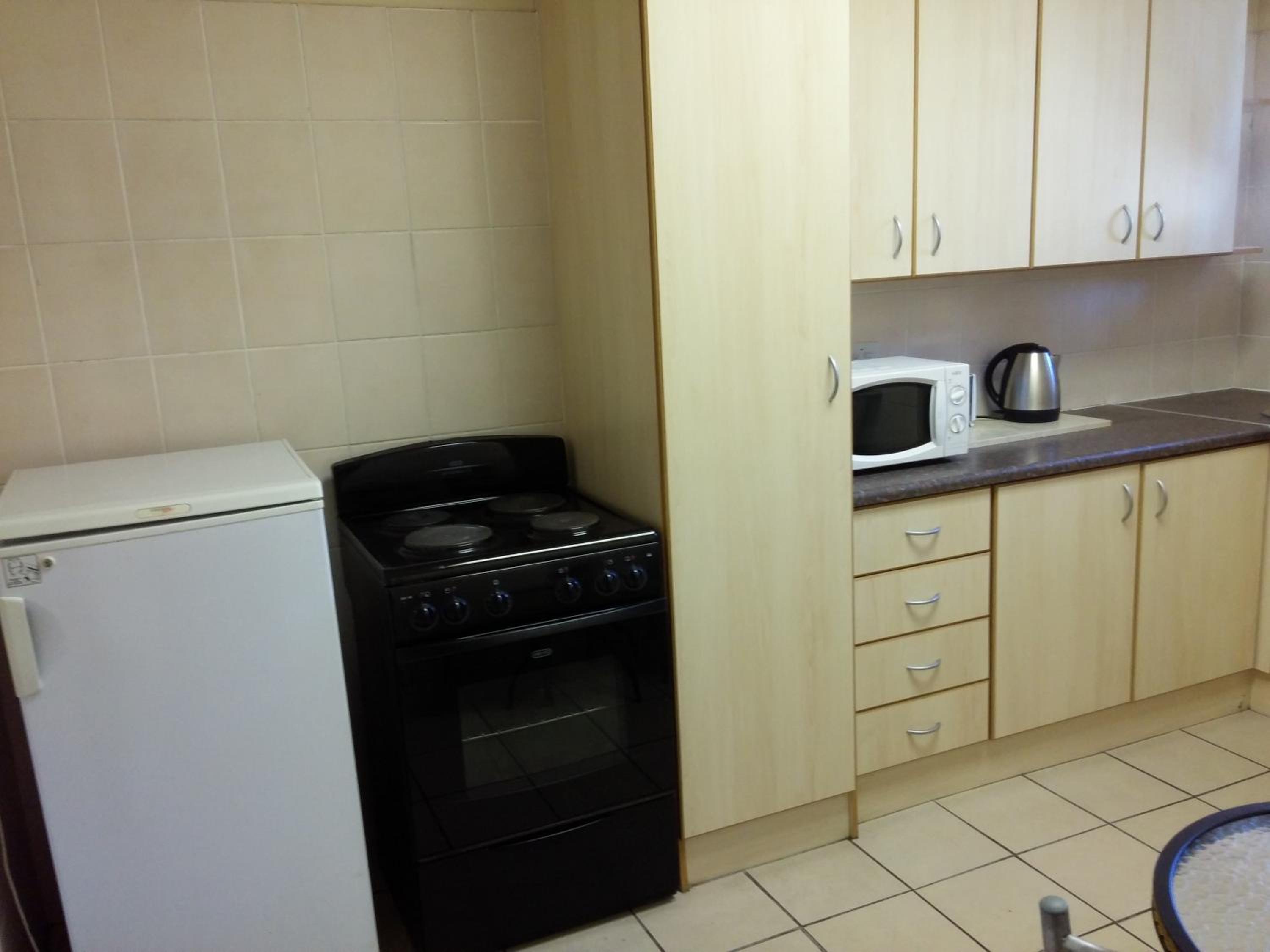 Uitenhage Apartments - Image 3