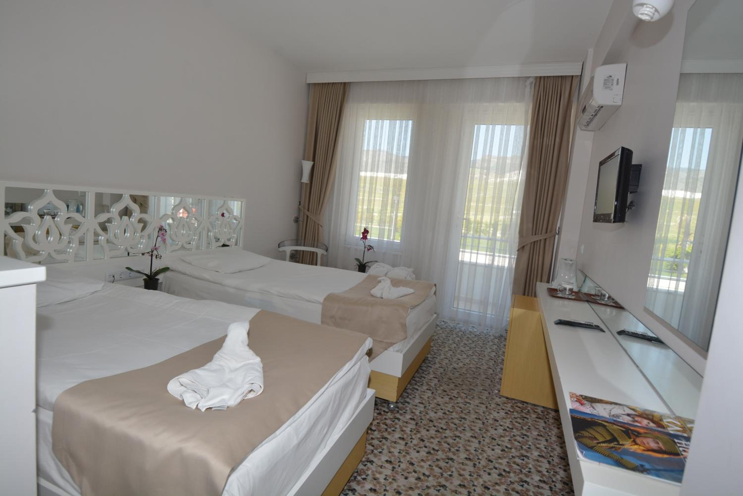 Tripolis Hotel 28