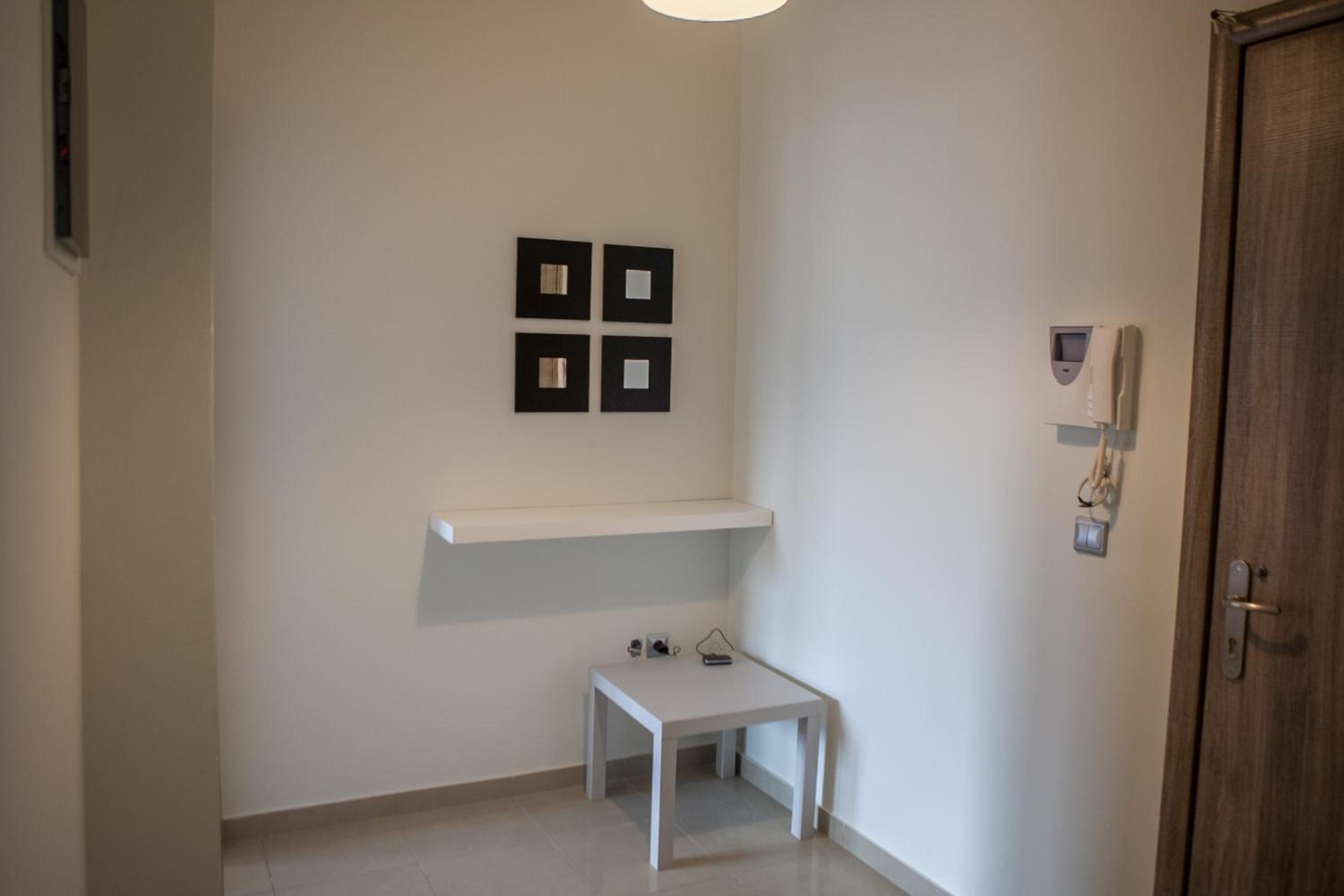 Lak Peristeri Homes 50m from metro station