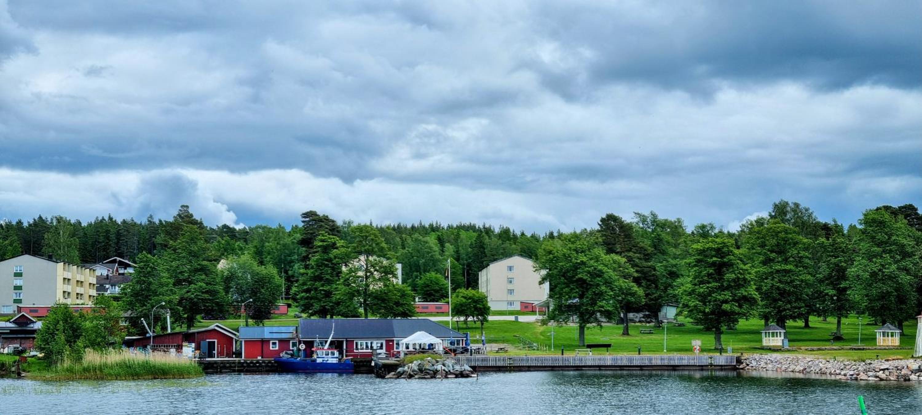 200m to Sweden's Largest Lake - 3BR House & BBQ
