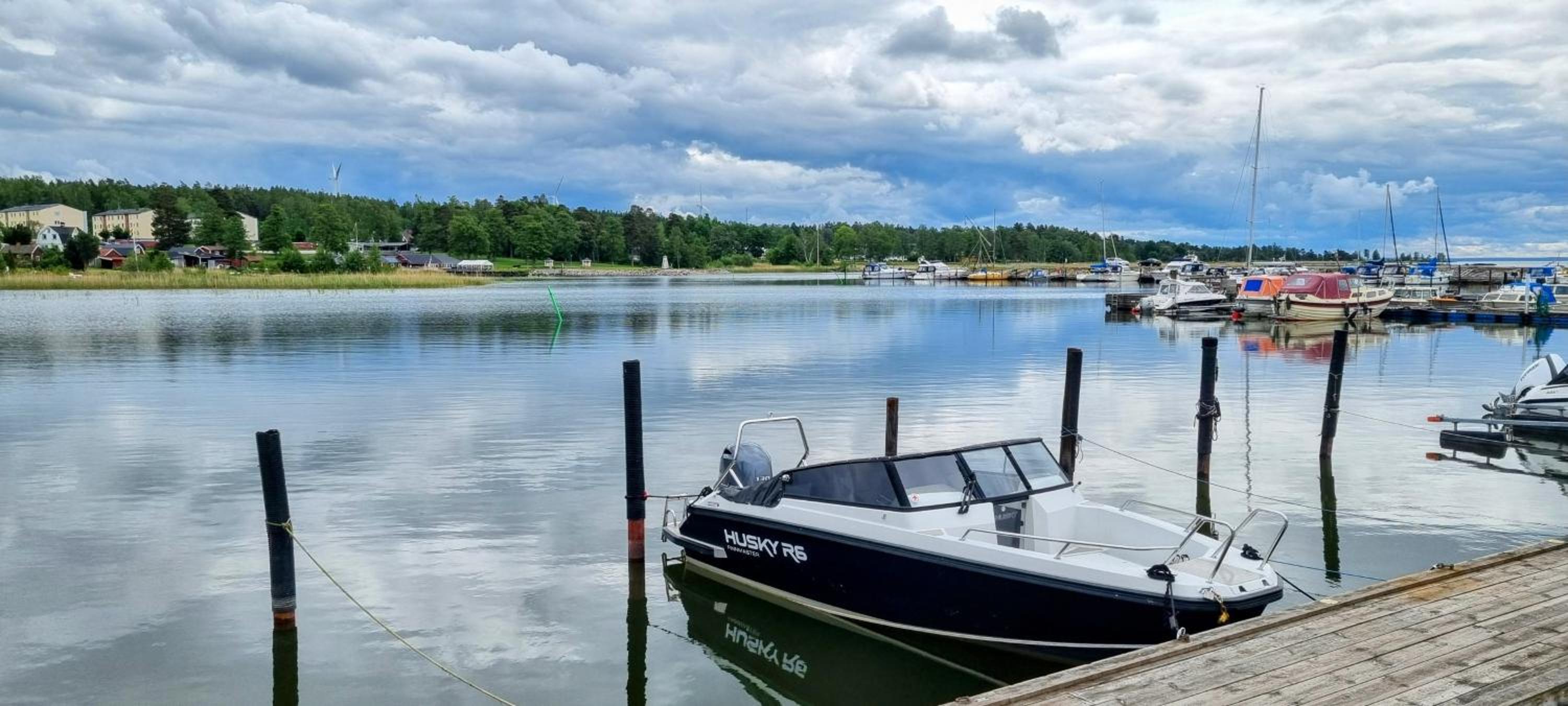 200m to Sweden's Largest Lake - 3BR House & BBQ