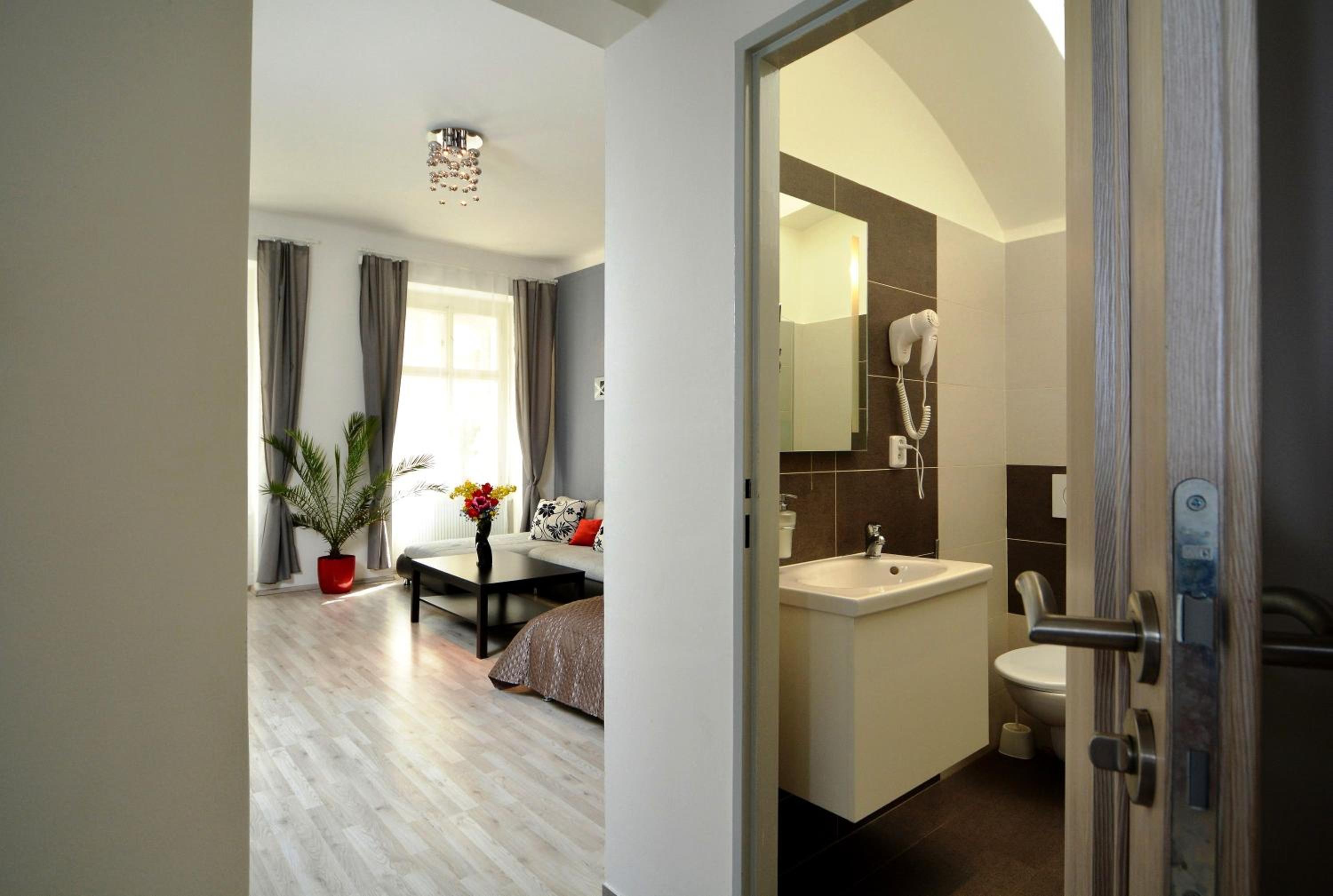 Navratilova Apartments