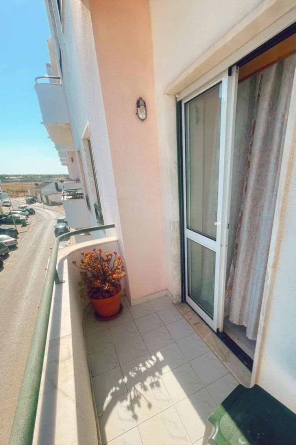 Entire 3 bed rooms Apartment with Private wc !